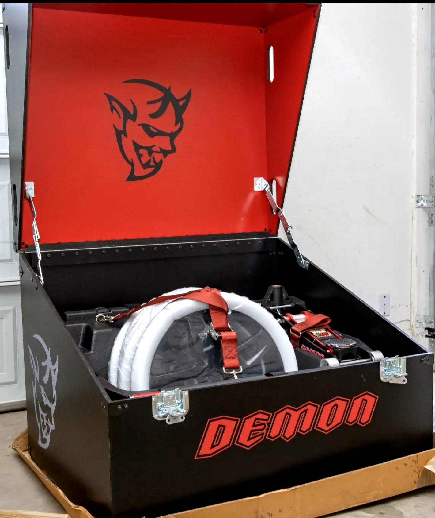 DODGE Challenger SRT Demon-image-15