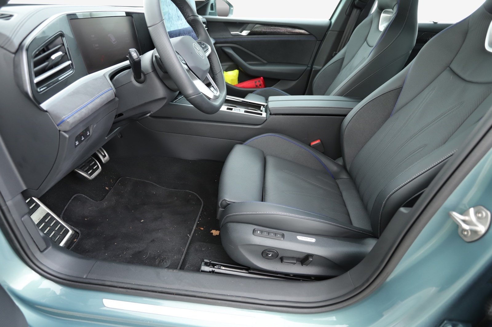 VW Passat Variant 1.5 TSI evo2 Plug-In- Hybrid R-Line DSG-image-8