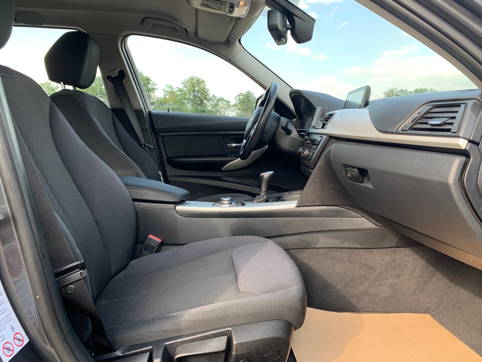 BMW 320i Touring-image-11