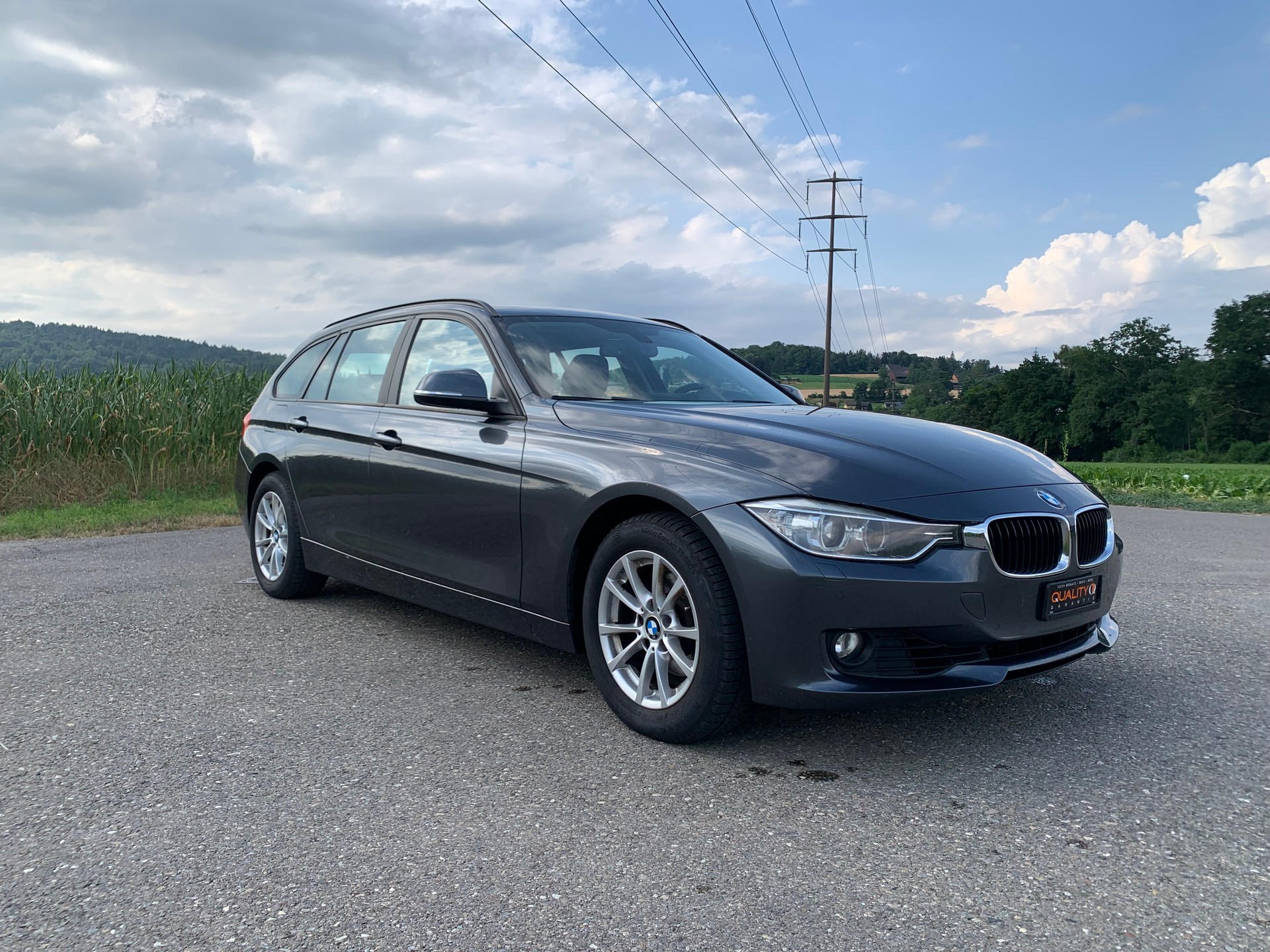 BMW 320i Touring-image-2