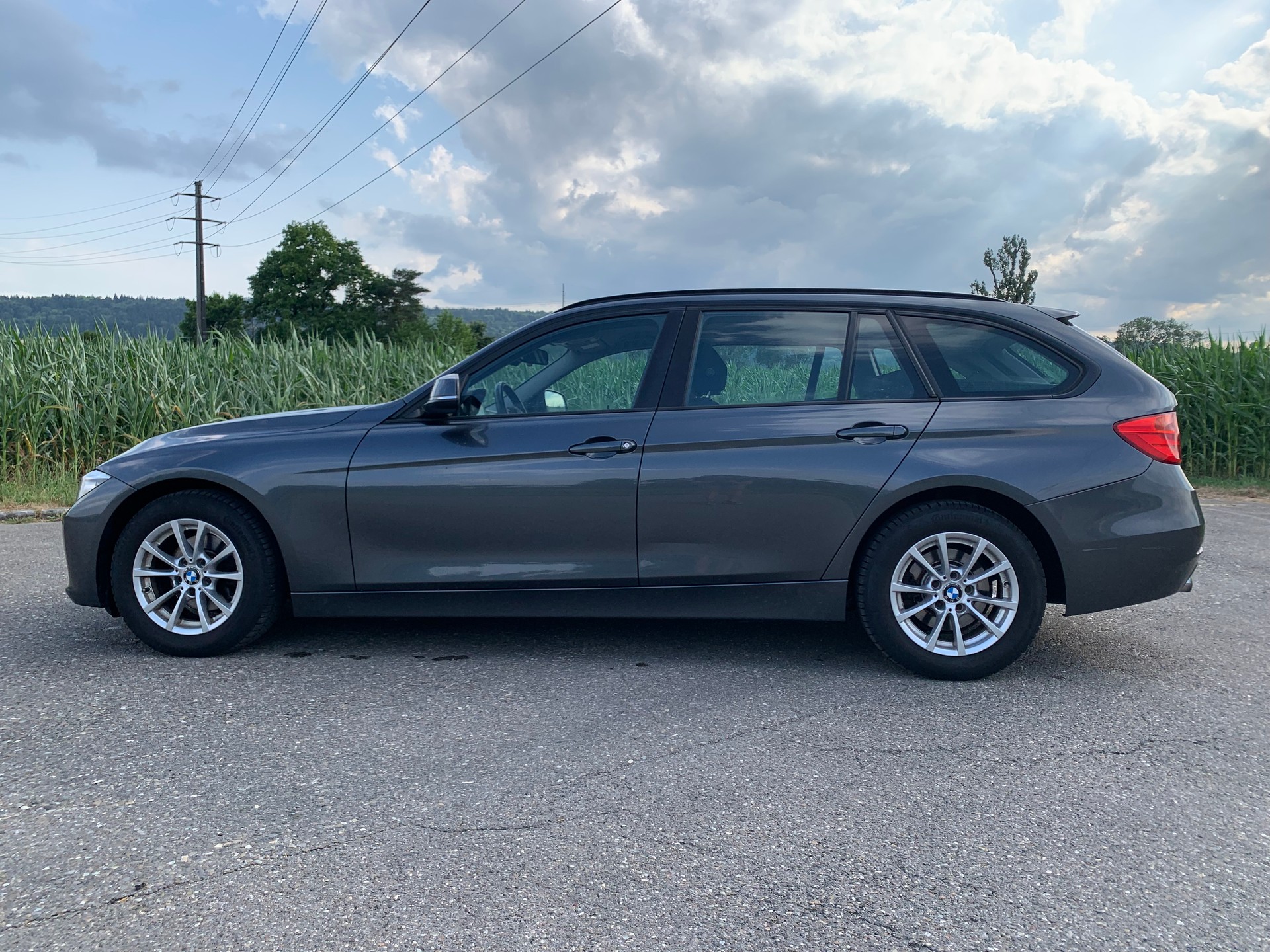 BMW 320i Touring-image-7