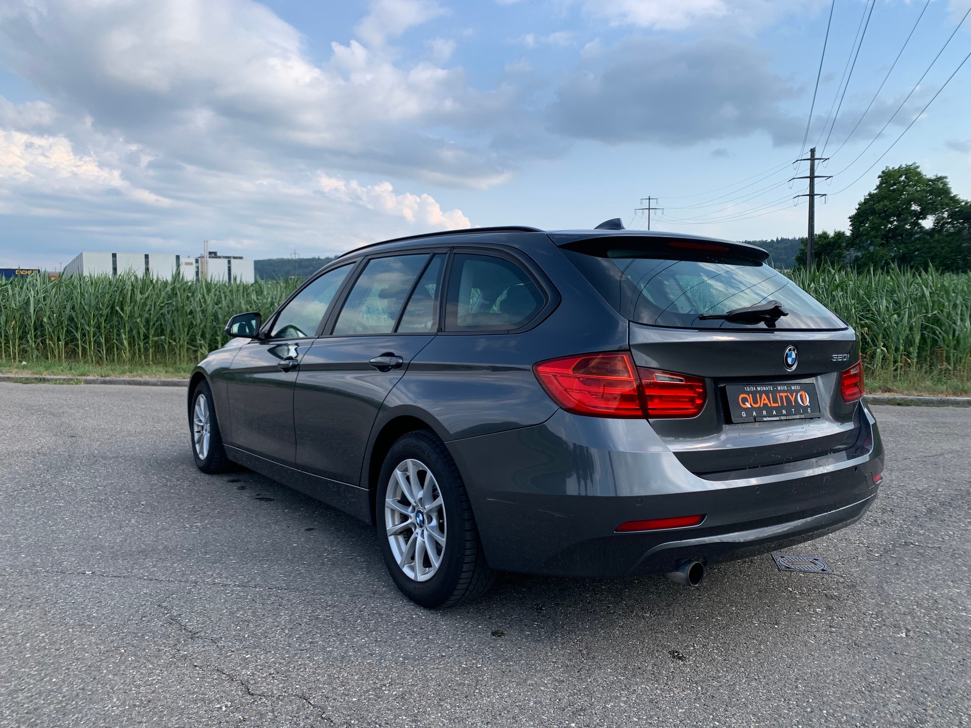 BMW 320i Touring-image-6