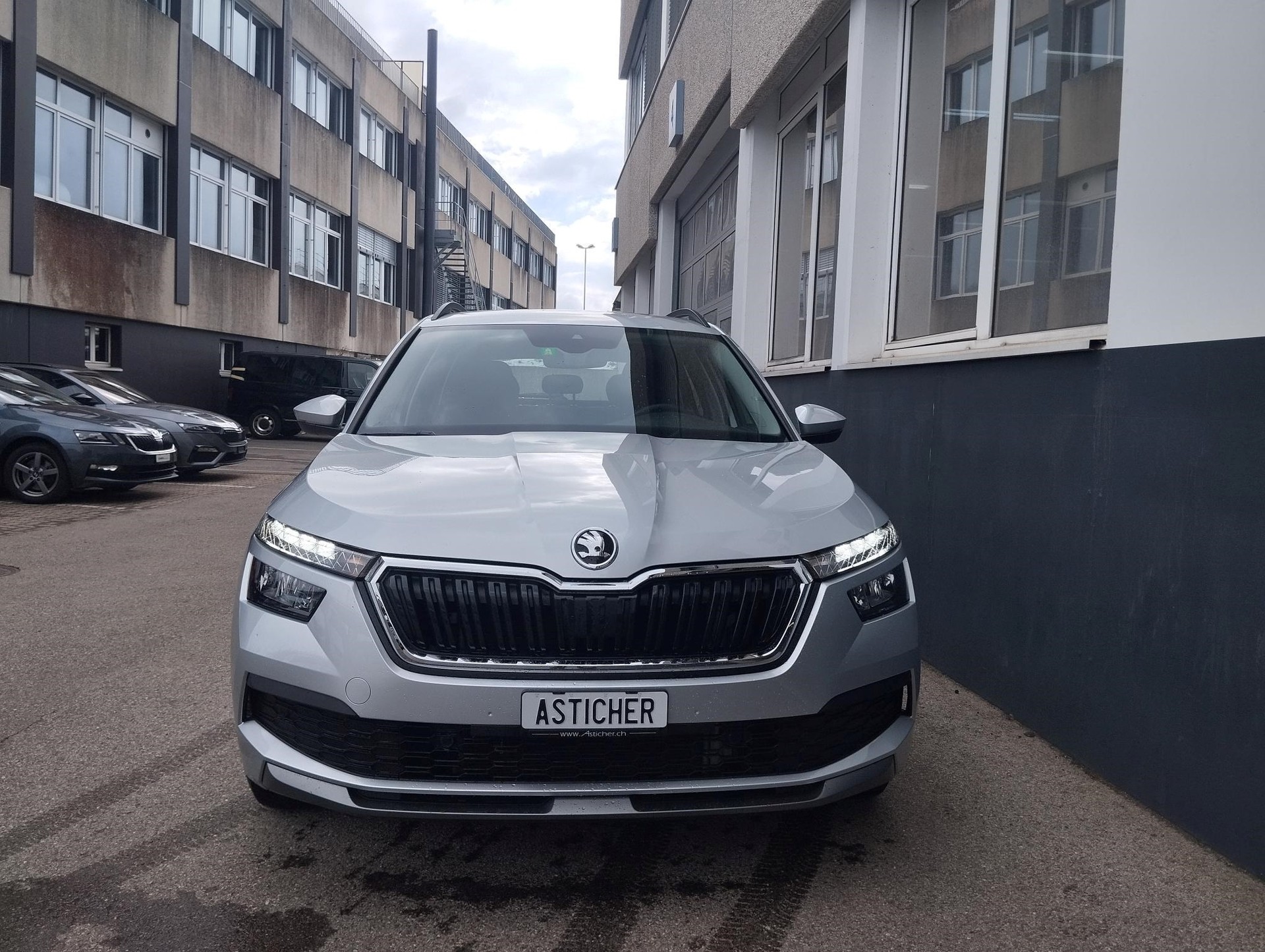 SKODA Kamiq 1.0 TSI Ambition DSG-showroom-element-1