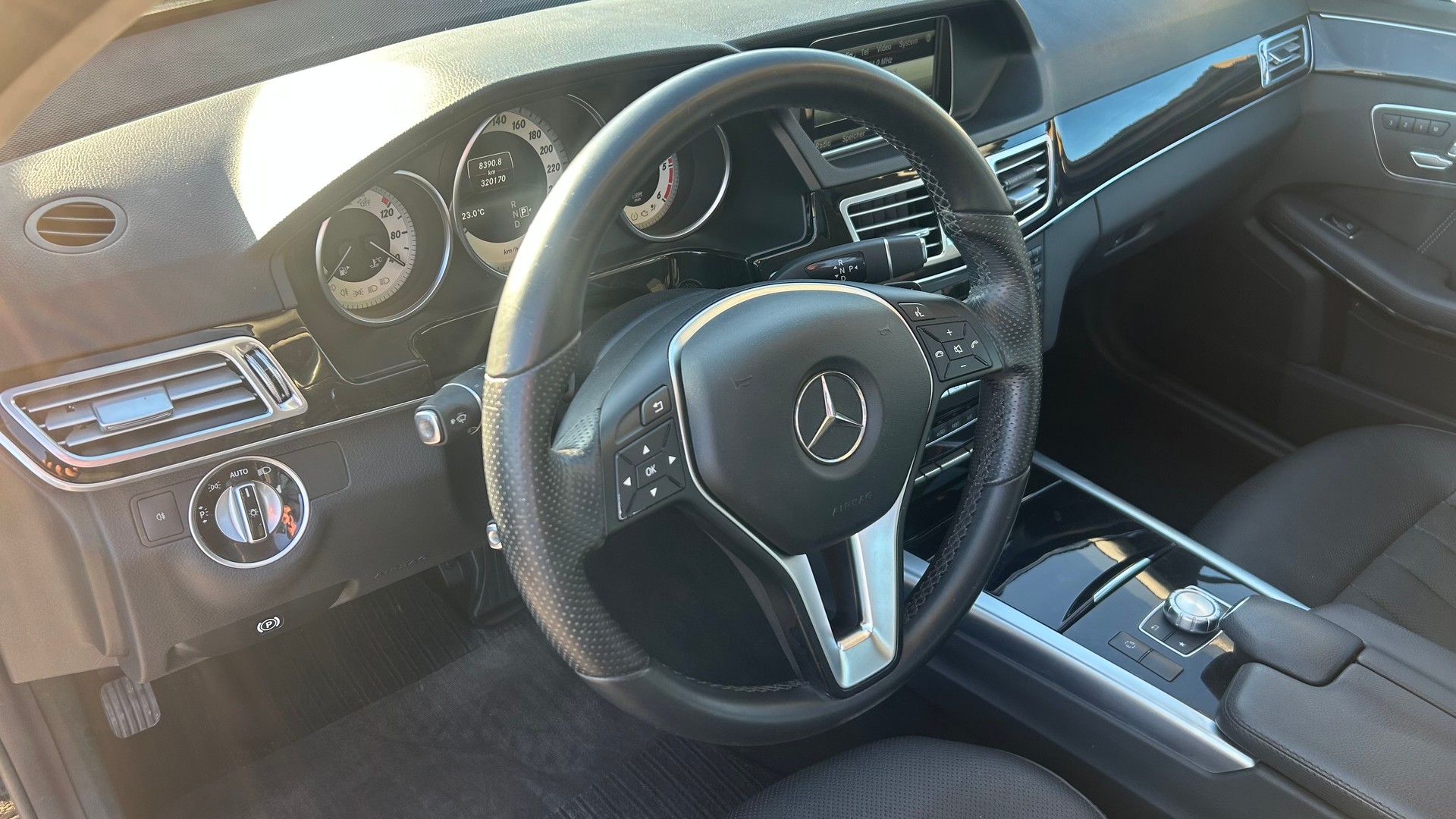 MERCEDES-BENZ E 350 BlueTEC Avantgarde 4Matic 7G-Tronic-showroom-element-2