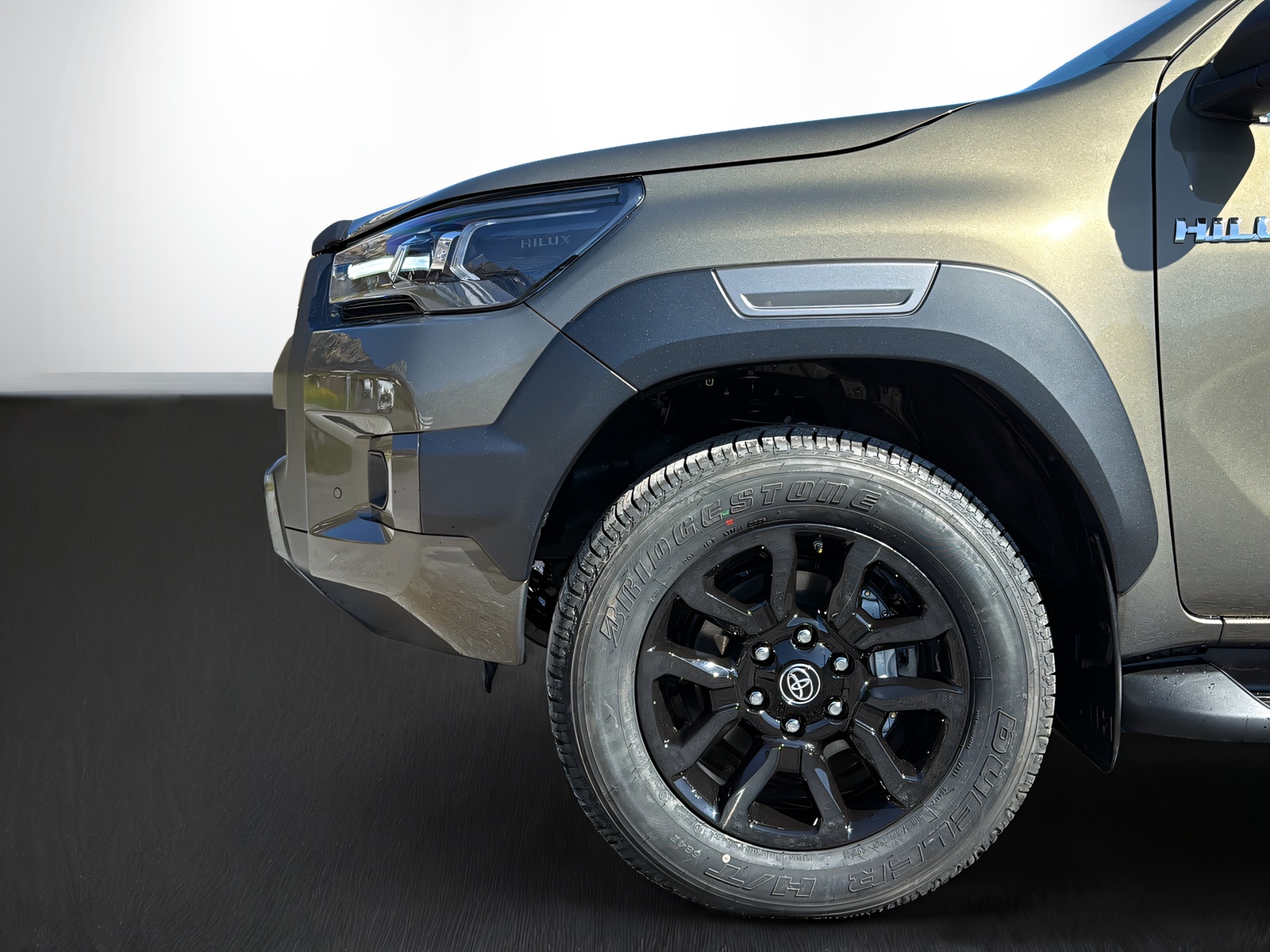 TOYOTA Double Cab.-Pick-up 2.8 D-4D 204 Invincible MHEV-showroom-element-3