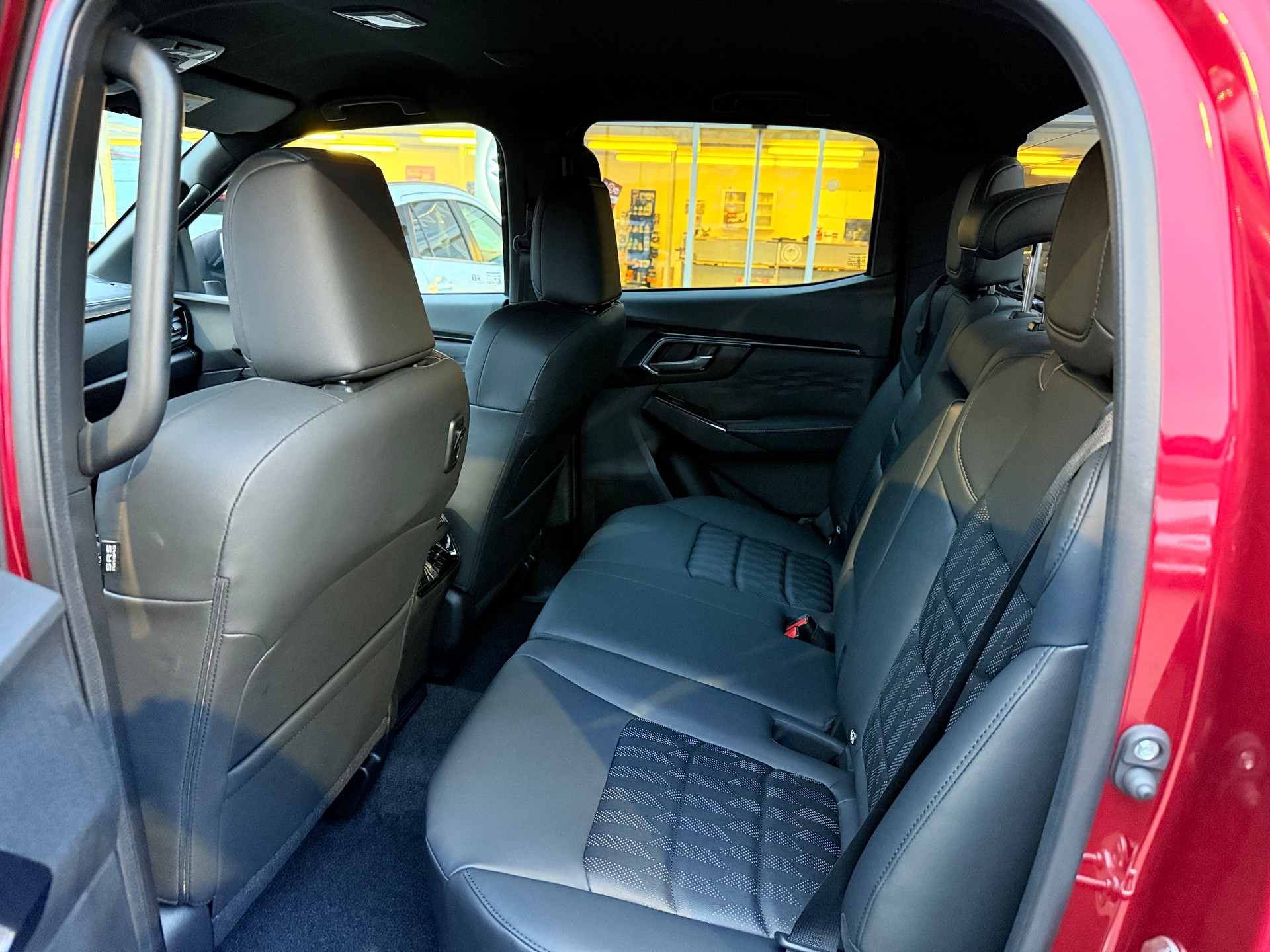 ISUZU D-MAX 1.9 CrewCab N60 Nitro Sport 4x4 Automat 5 JAHRE GARANTIEBei Garage Zöllig Finanzierung OHNE Zins möglich-image-22