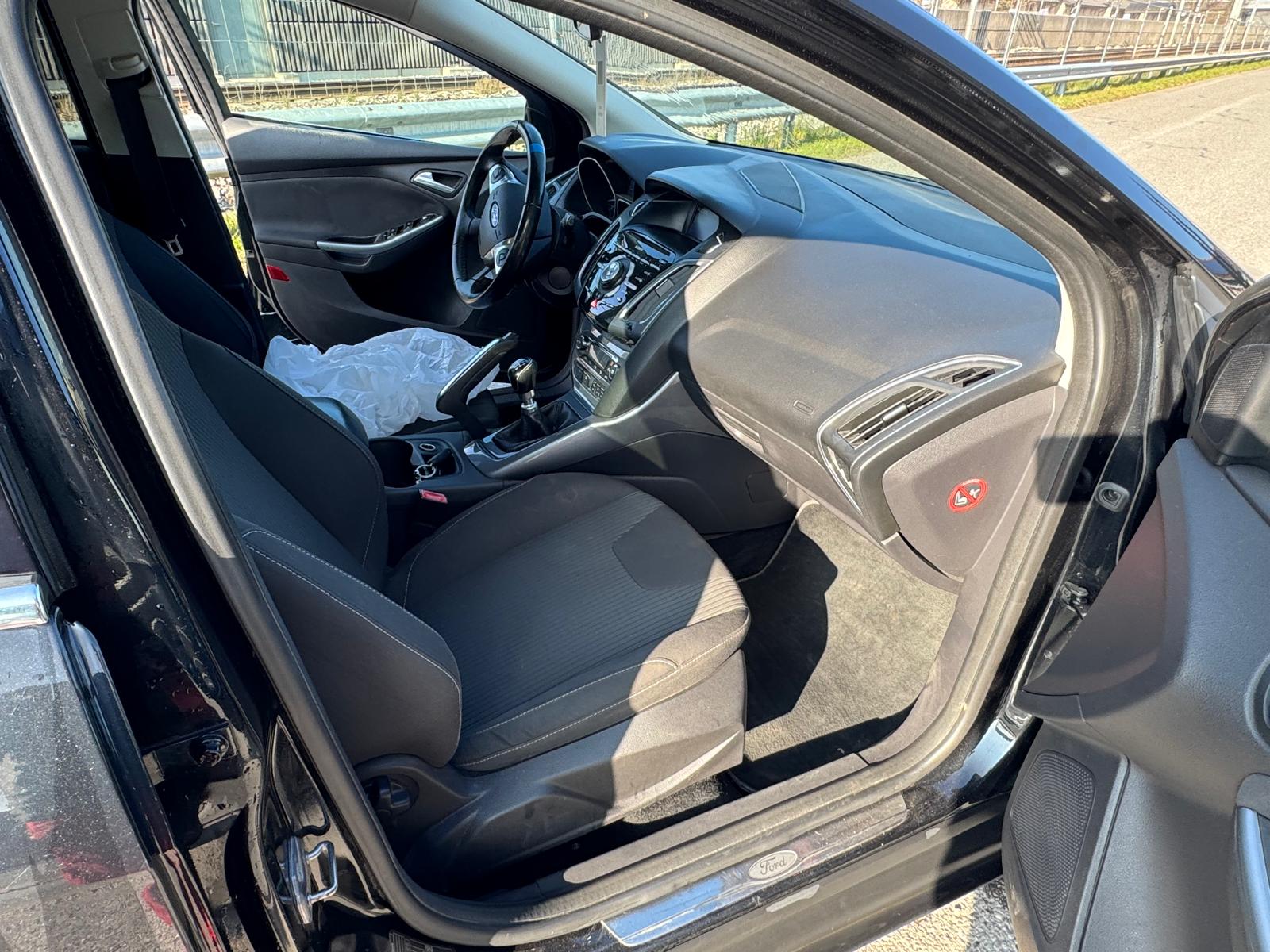 FORD Focus 1.6 SCTi Titanium-image-9