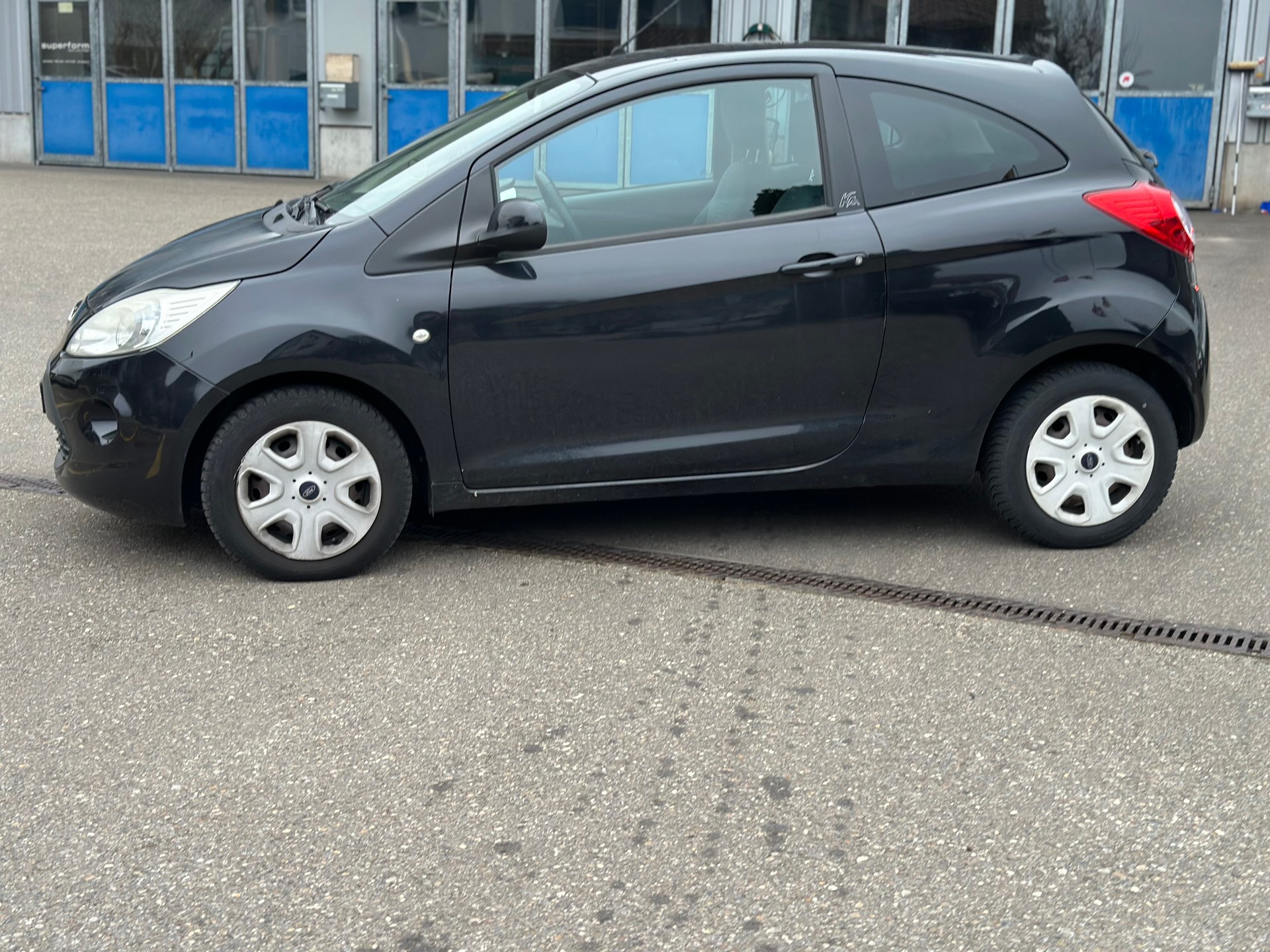 FORD KA 1.25 Titanium-showroom-element-1