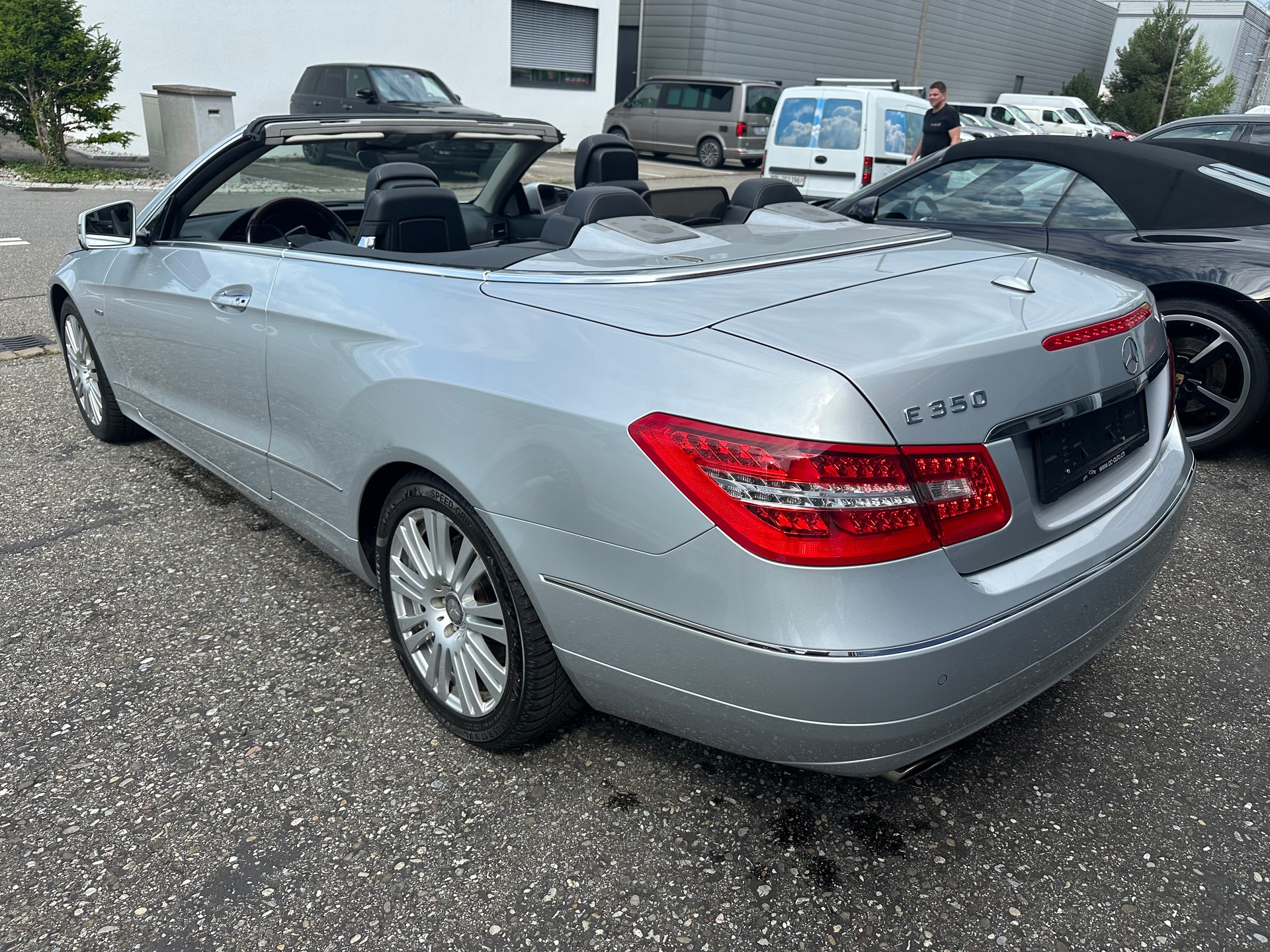 MERCEDES-BENZ E 350 CGI BlueEfficiency 7G-Tronic-showroom-element-2