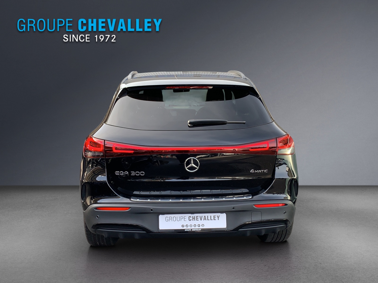 MERCEDES-BENZ EQA 300 AMG Line 4Matic-showroom-element-3