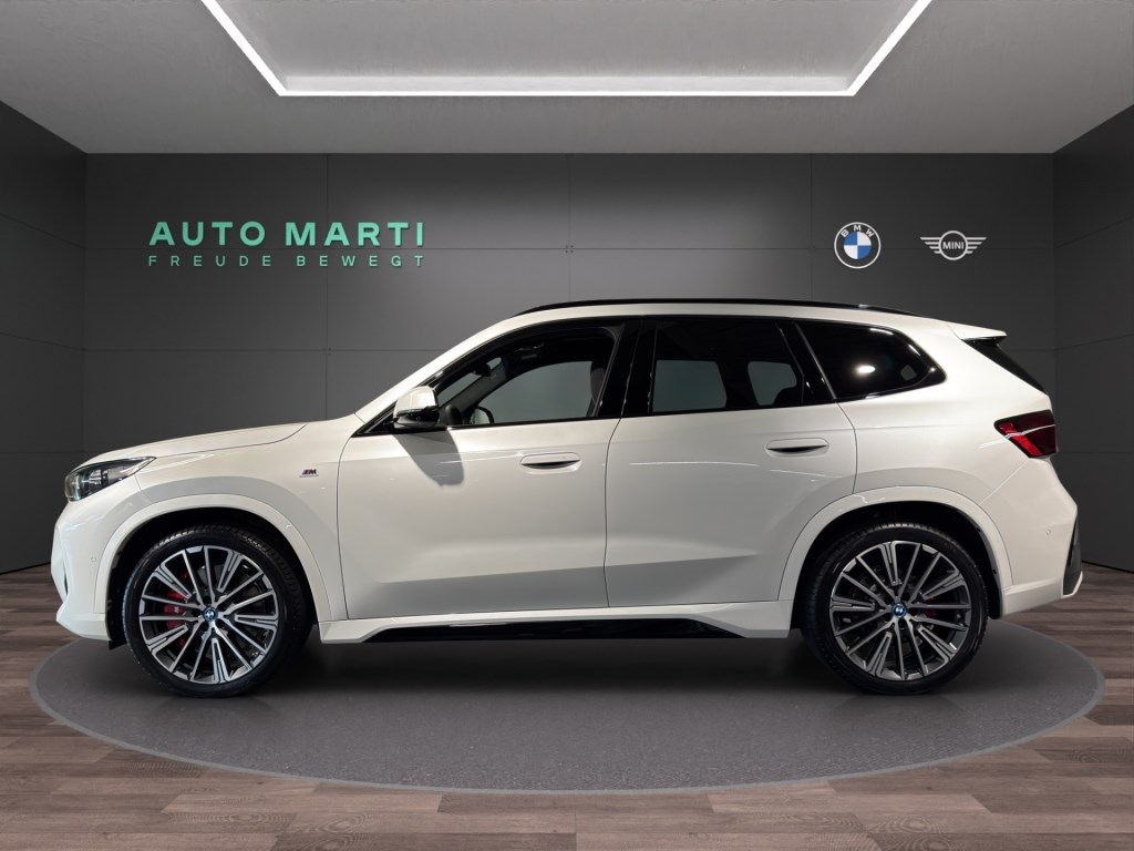 BMW iX1 eDrive 20 M Sport Pro-showroom-element-1