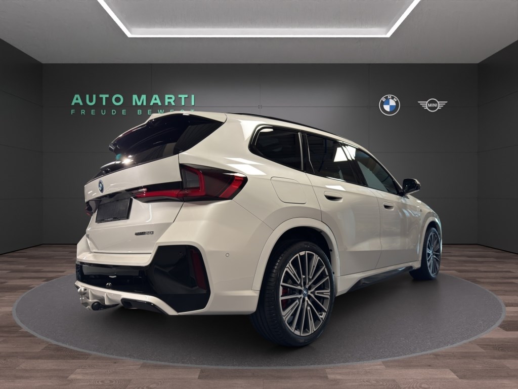 BMW iX1 eDrive 20 M Sport Pro-showroom-element-3