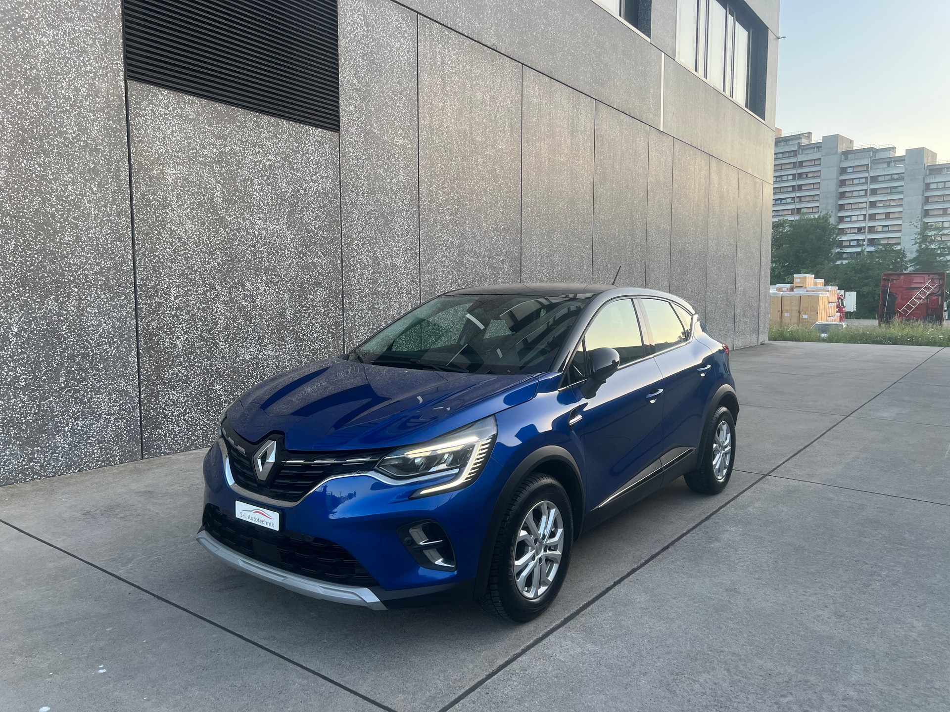 RENAULT Captur 1.3 TCe EDC Intens EDC