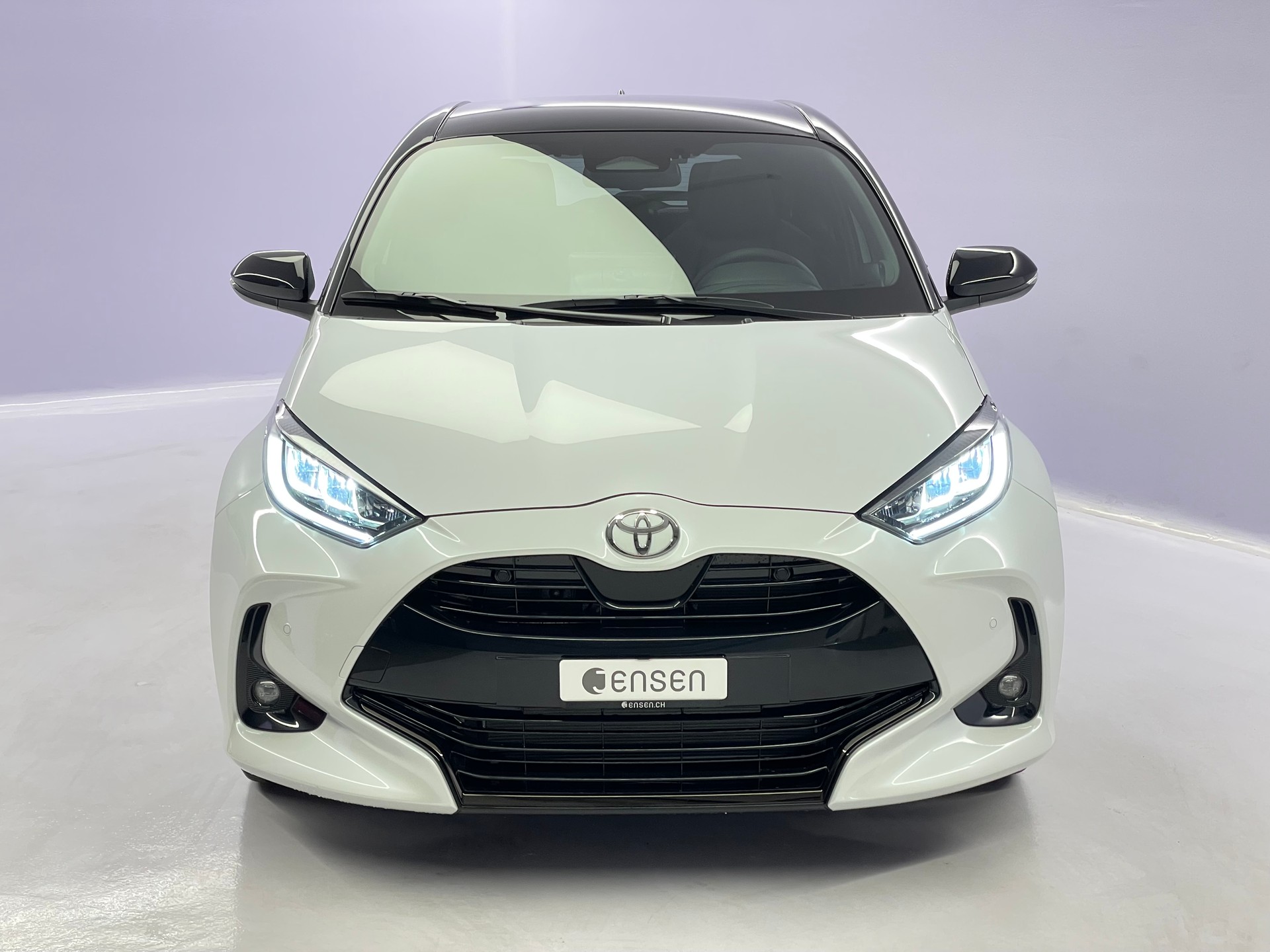 TOYOTA Yaris Hybrid 1.5 Premium-showroom-element-1