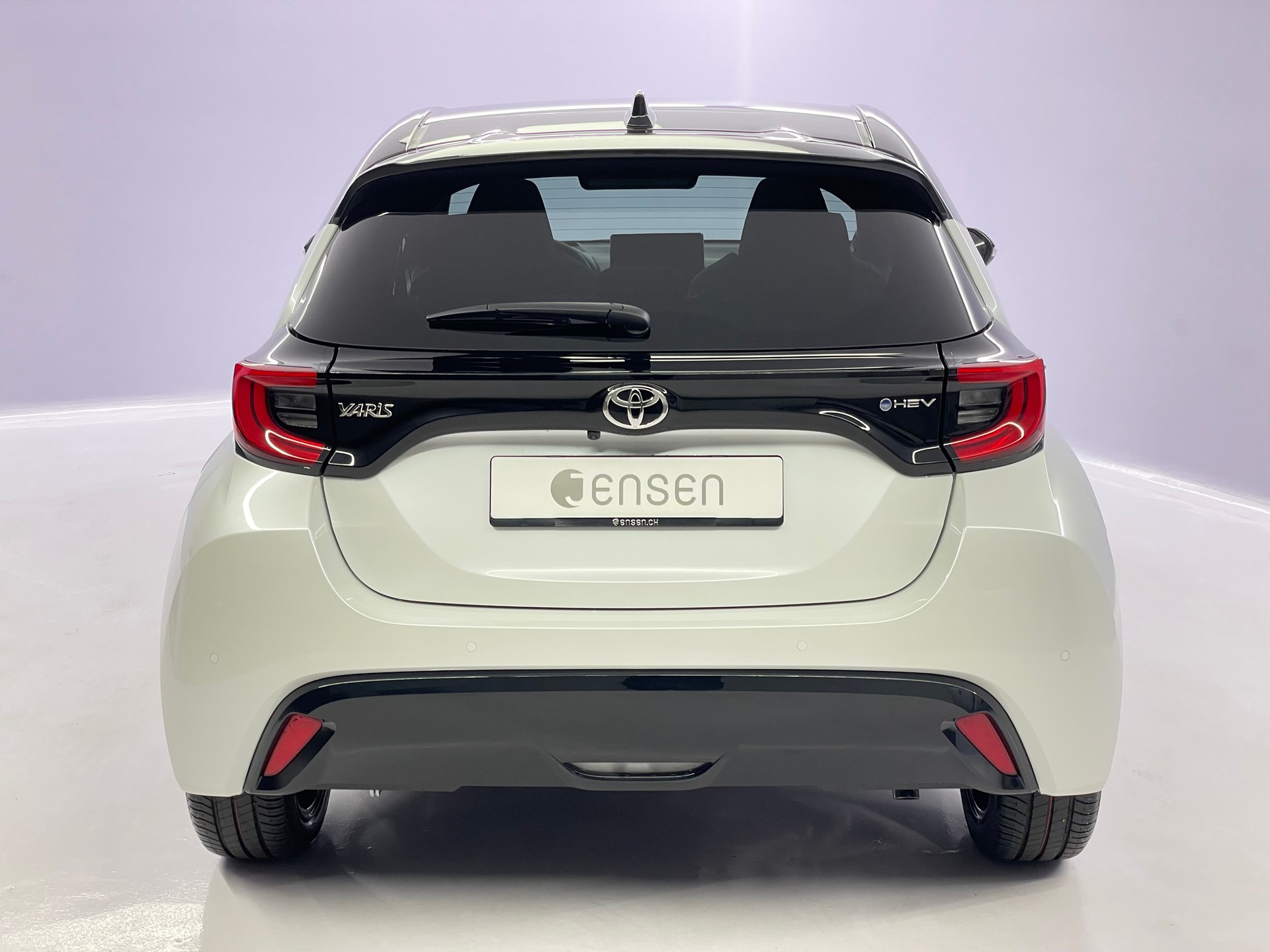 TOYOTA Yaris Hybrid 1.5 Premium-showroom-element-3