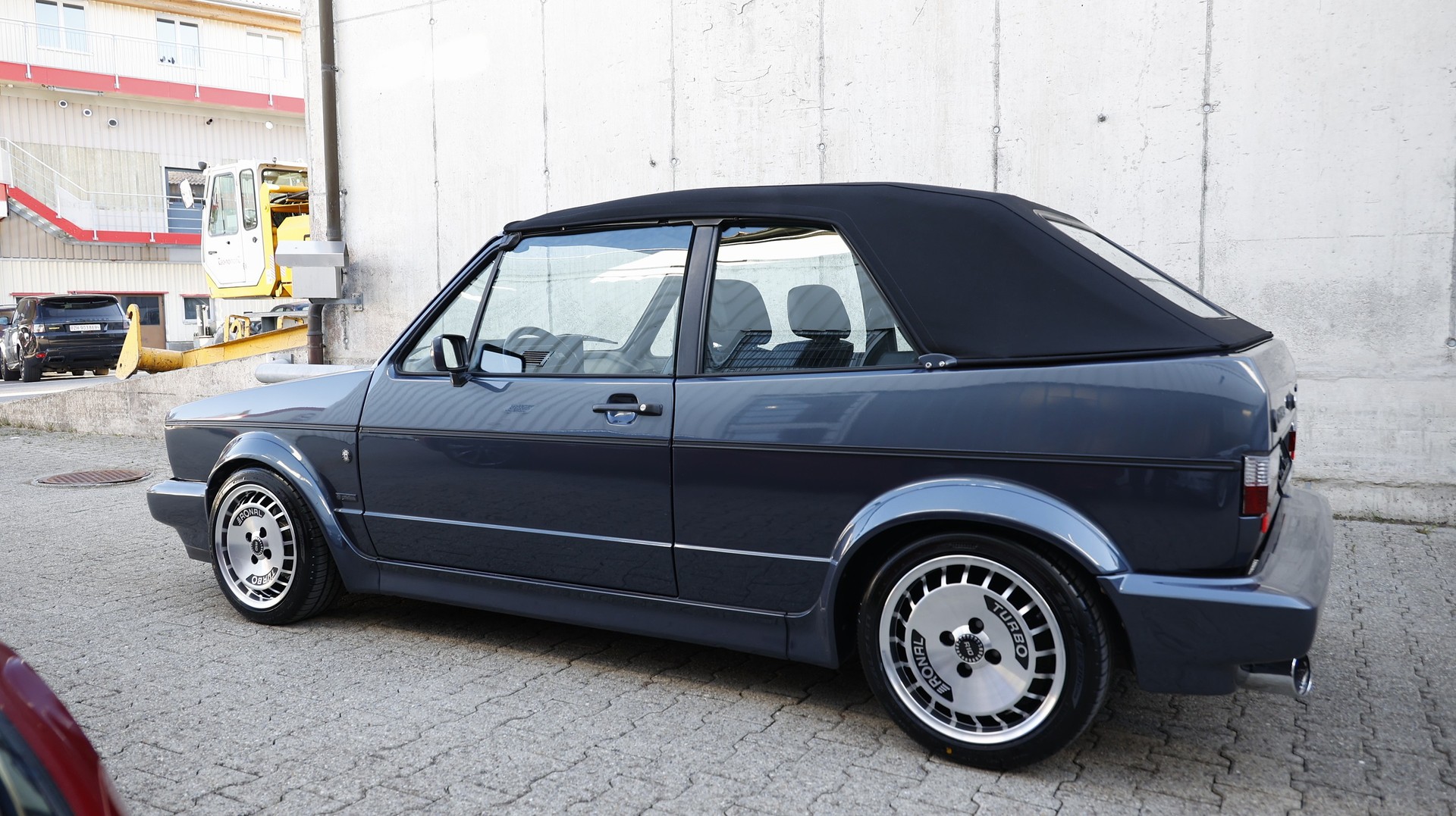 VW Golf Cabriolet 1800 (GL)-showroom-element-2