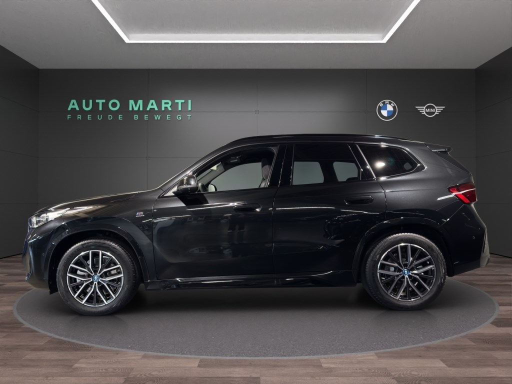 BMW iX1 xDrive 30 M Sport-showroom-element-1