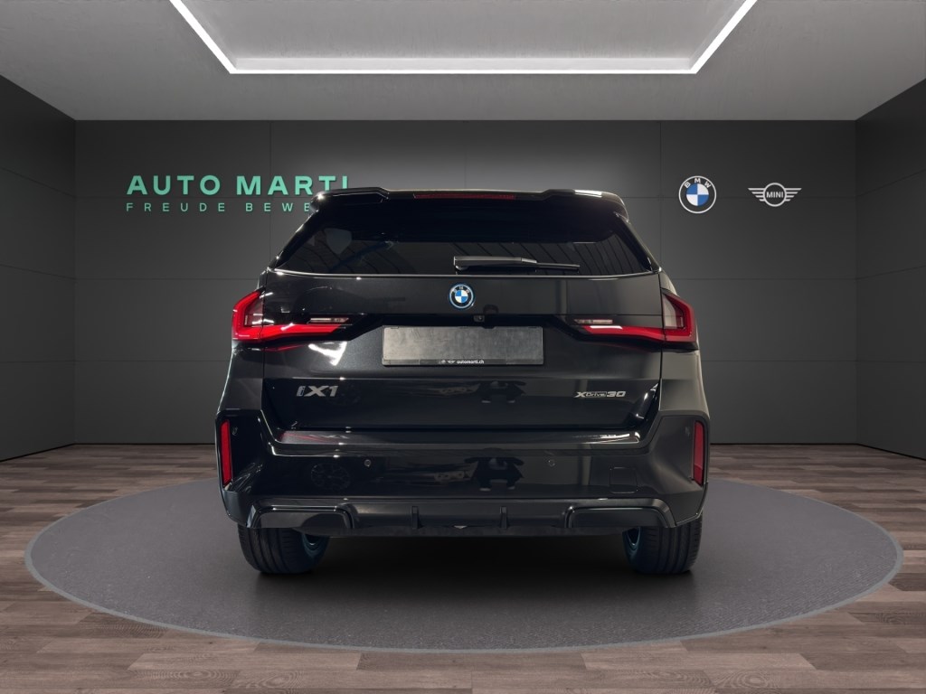 BMW iX1 xDrive 30 M Sport-showroom-element-2