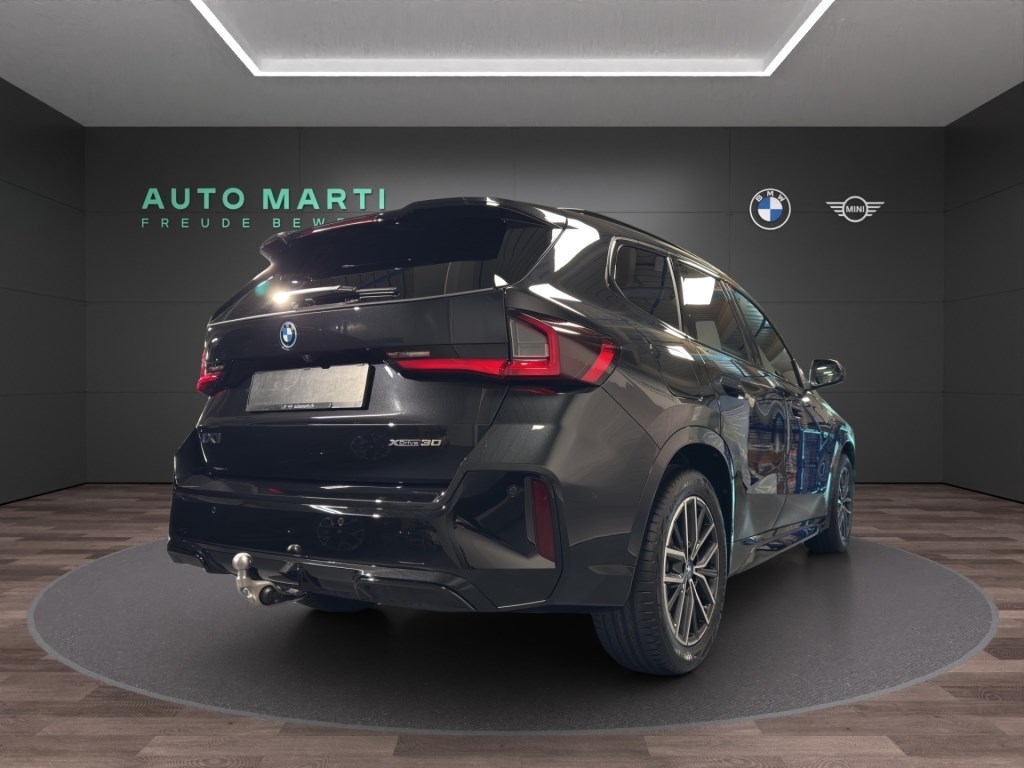 BMW iX1 xDrive 30 M Sport-showroom-element-3