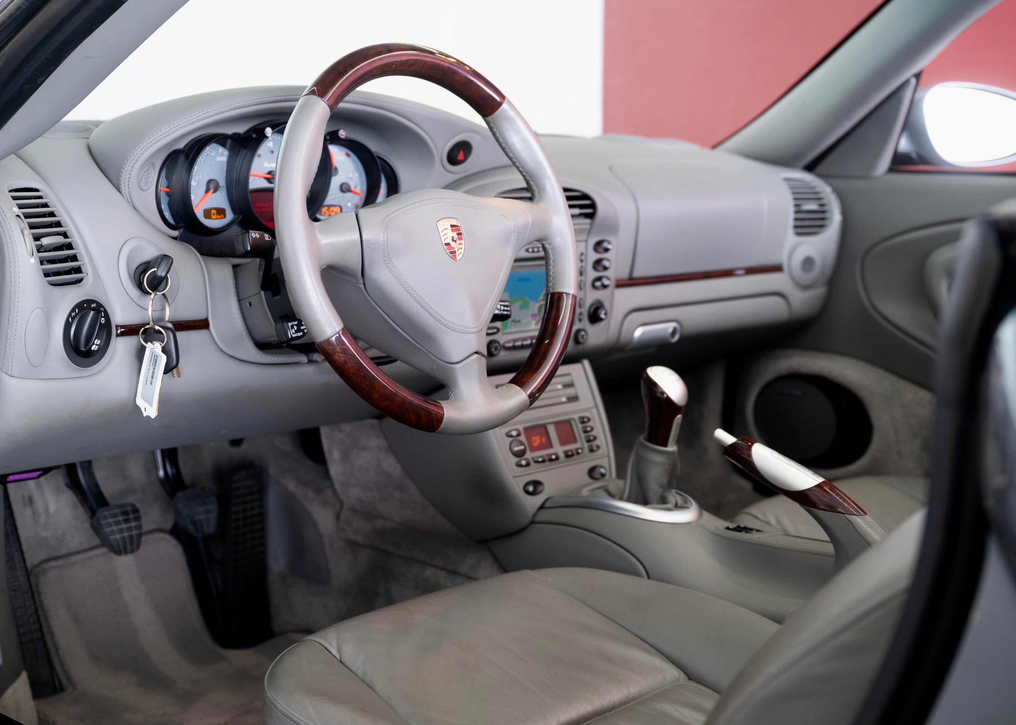 Image PORSCHE 911 911 Turbo Cabrio Exclusive Manufaktur (2nd hand Swiss car)