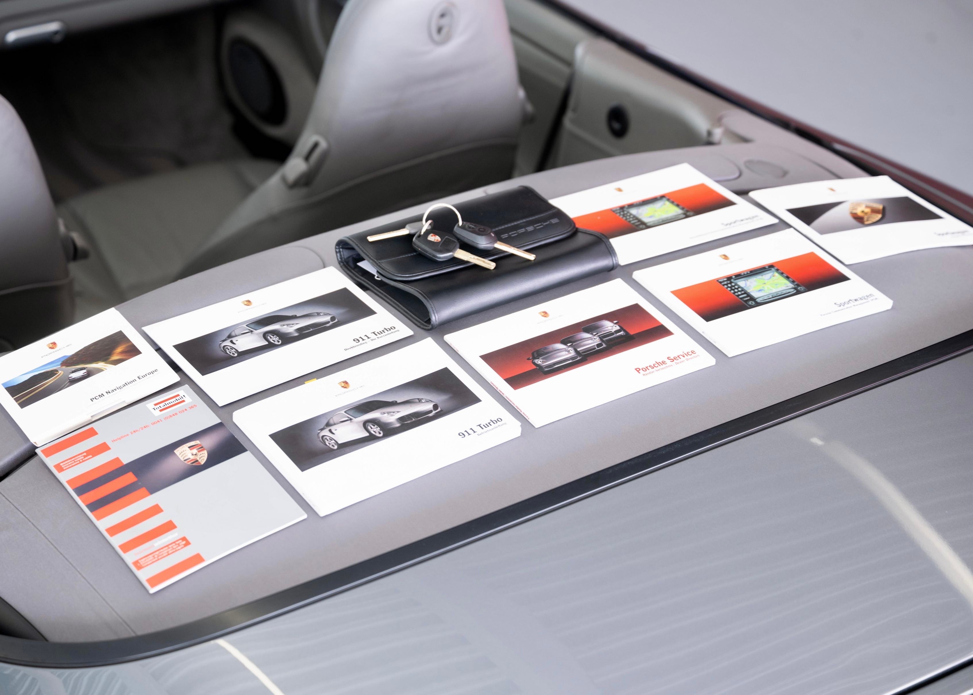 Image PORSCHE 911 911 Turbo Cabrio Exclusive Manufaktur (2nd hand Swiss car)