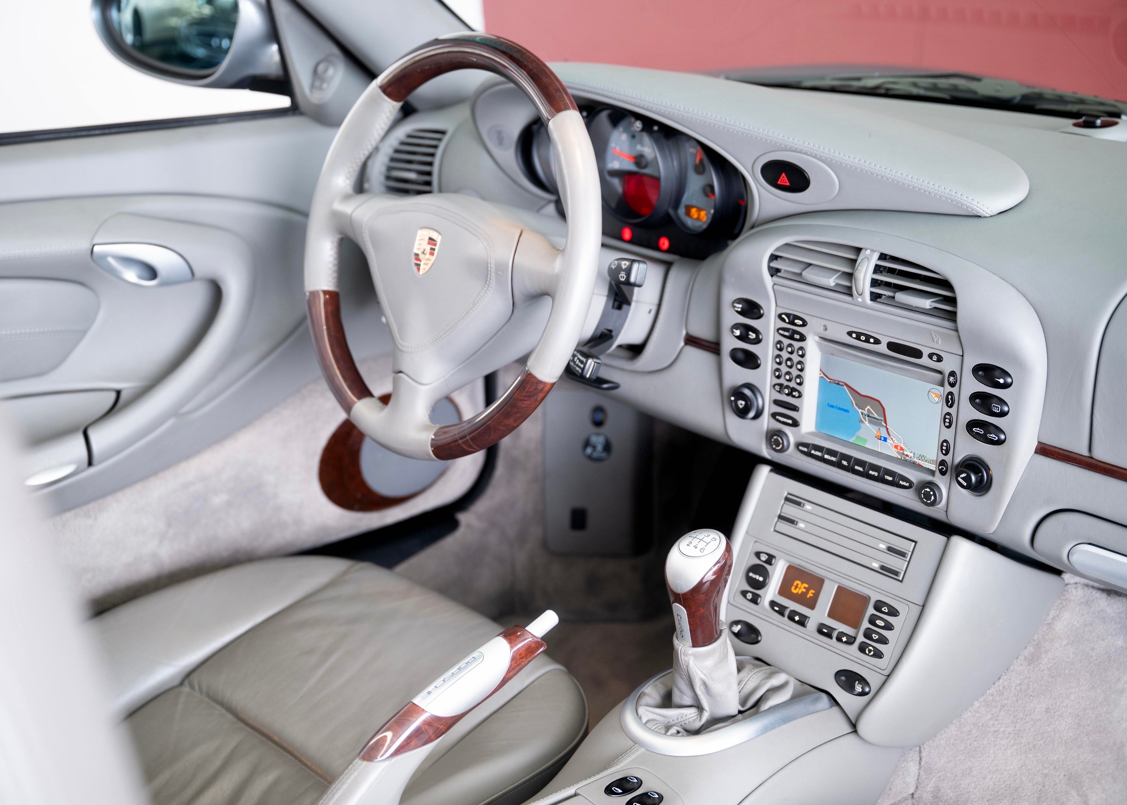 Image PORSCHE 911 911 Turbo Cabrio Exclusive Manufaktur (2nd hand Swiss car)