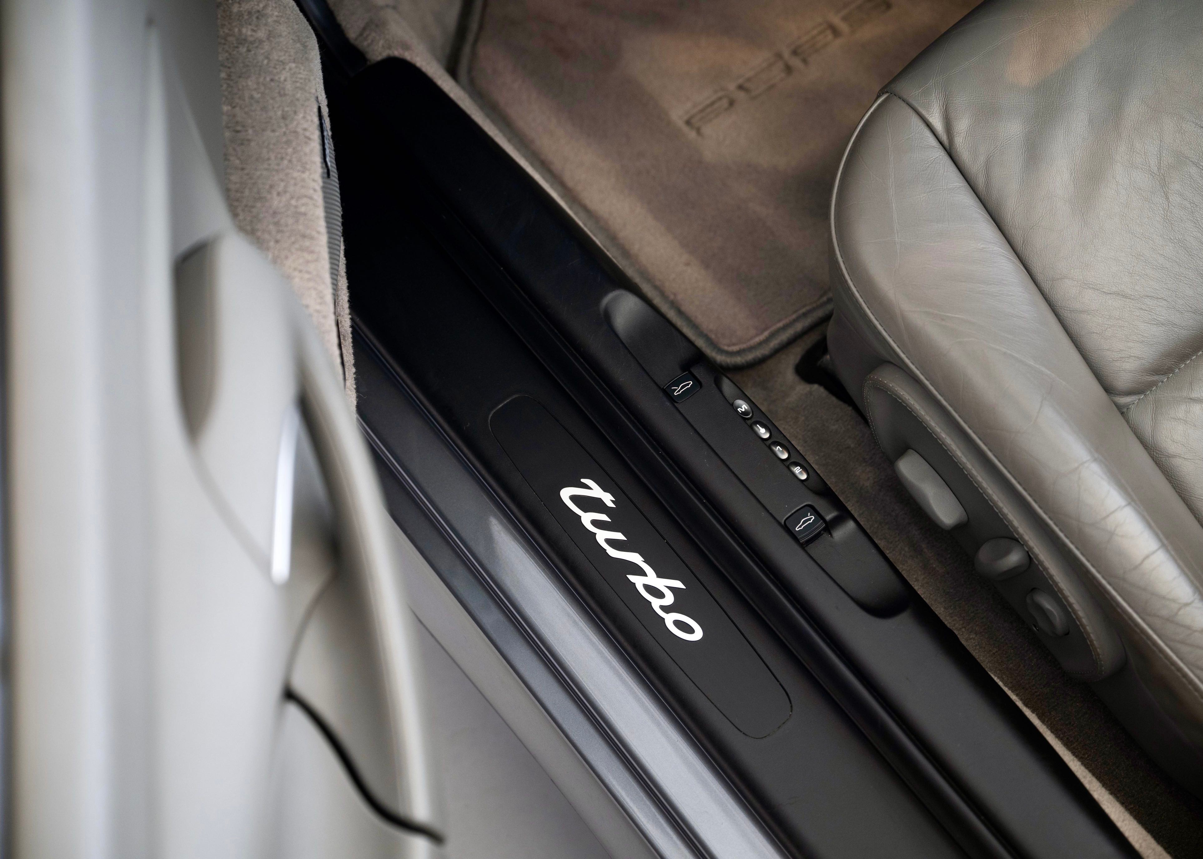 Image PORSCHE 911 911 Turbo Cabrio Exclusive Manufaktur (2nd hand Swiss car)