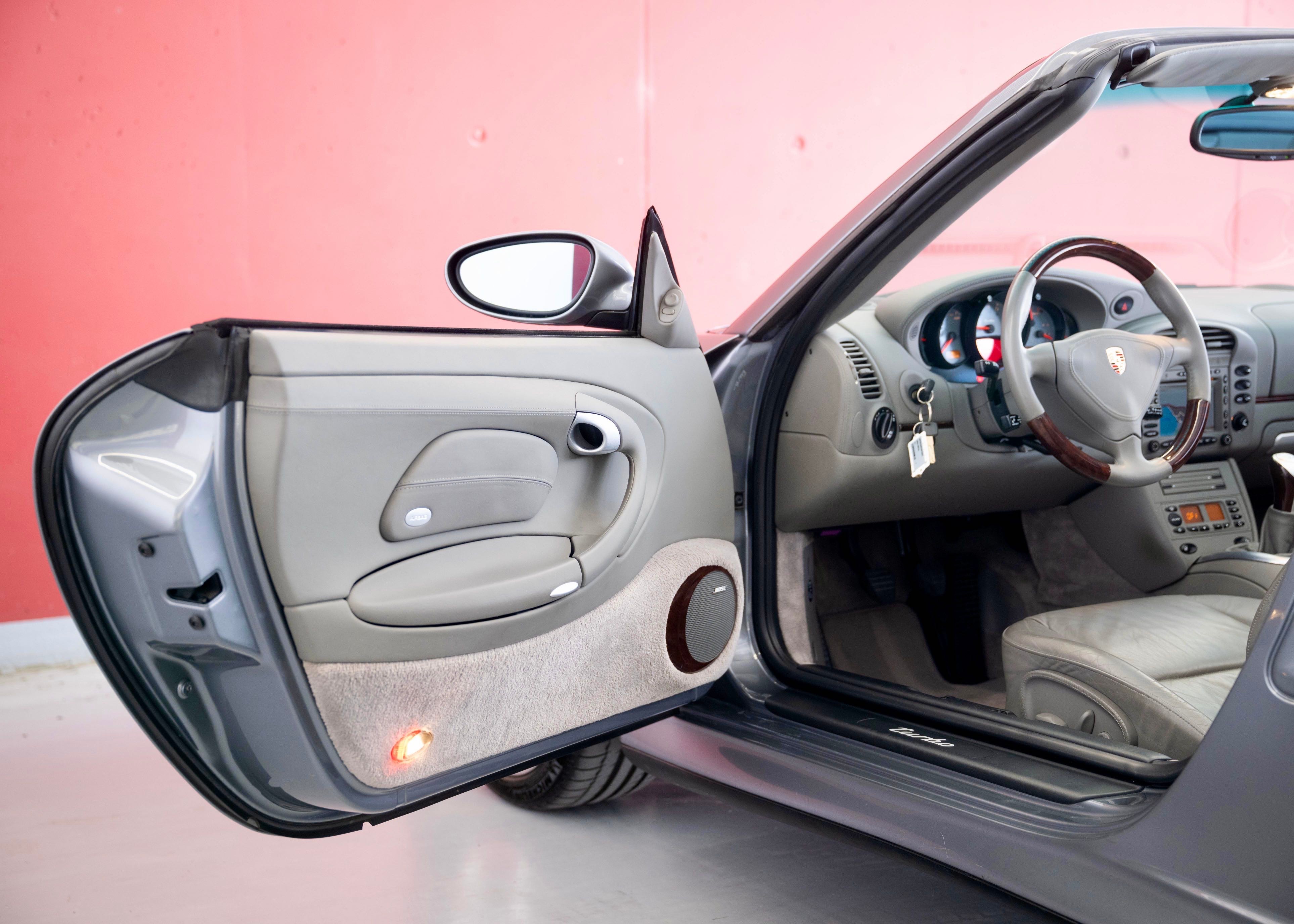 Image PORSCHE 911 911 Turbo Cabrio Exclusive Manufaktur (2nd hand Swiss car)