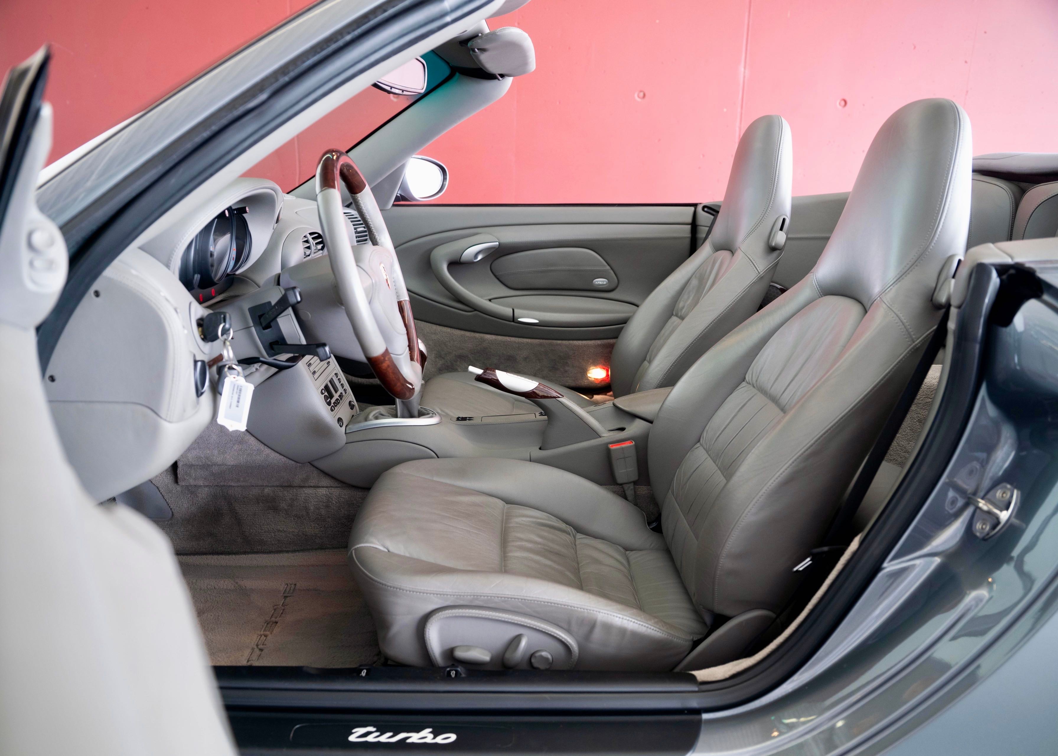 Image PORSCHE 911 911 Turbo Cabrio Exclusive Manufaktur (2nd hand Swiss car)