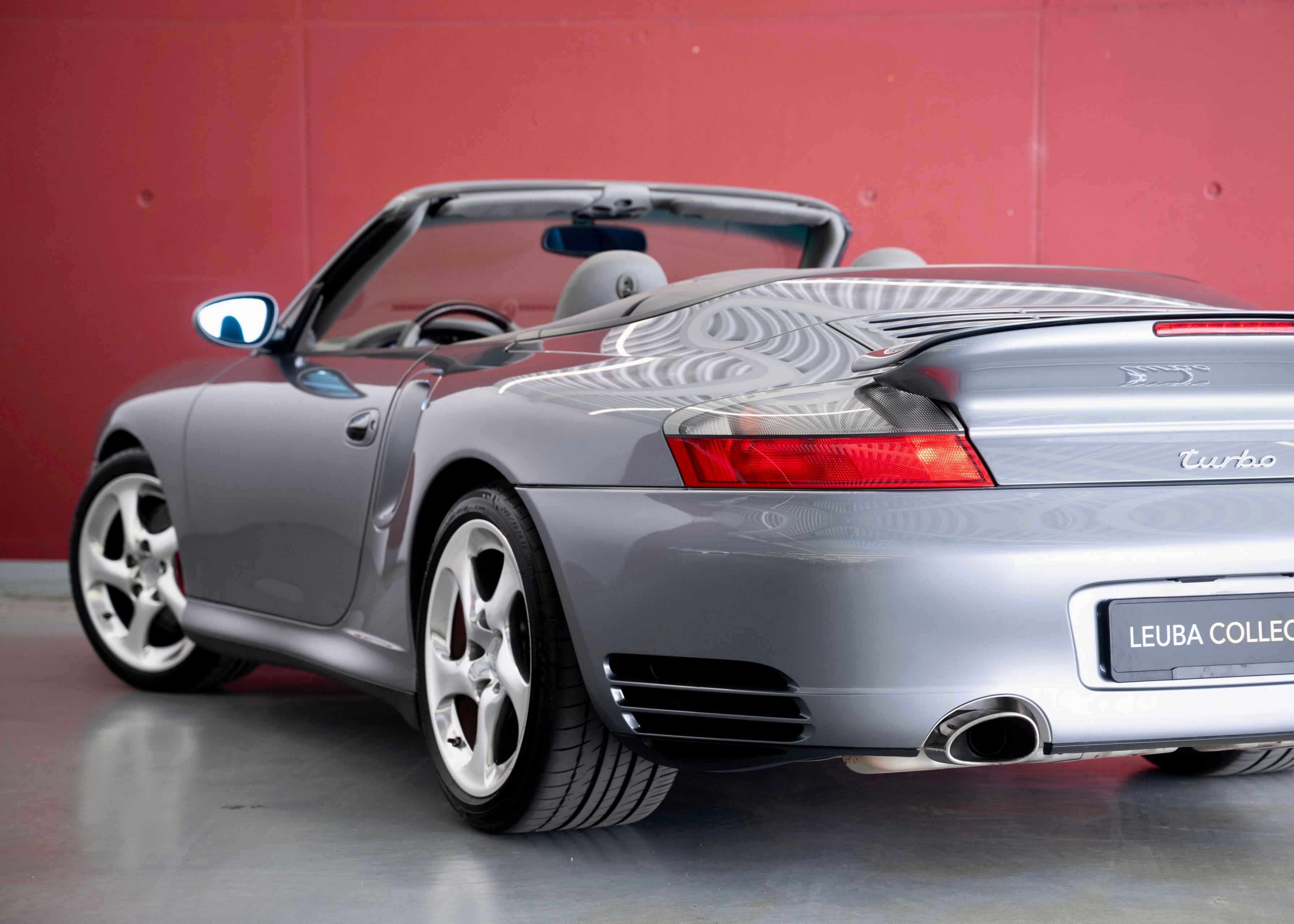 Image PORSCHE 911 911 Turbo Cabrio Exclusive Manufaktur (2nd hand Swiss car)