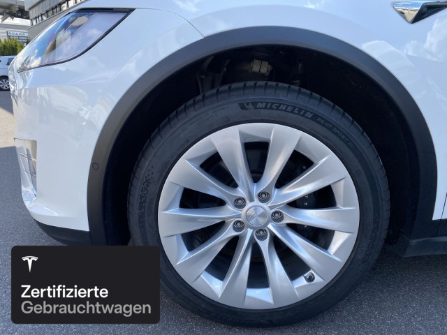 TESLA Model X Long Range AWD-showroom-element-3