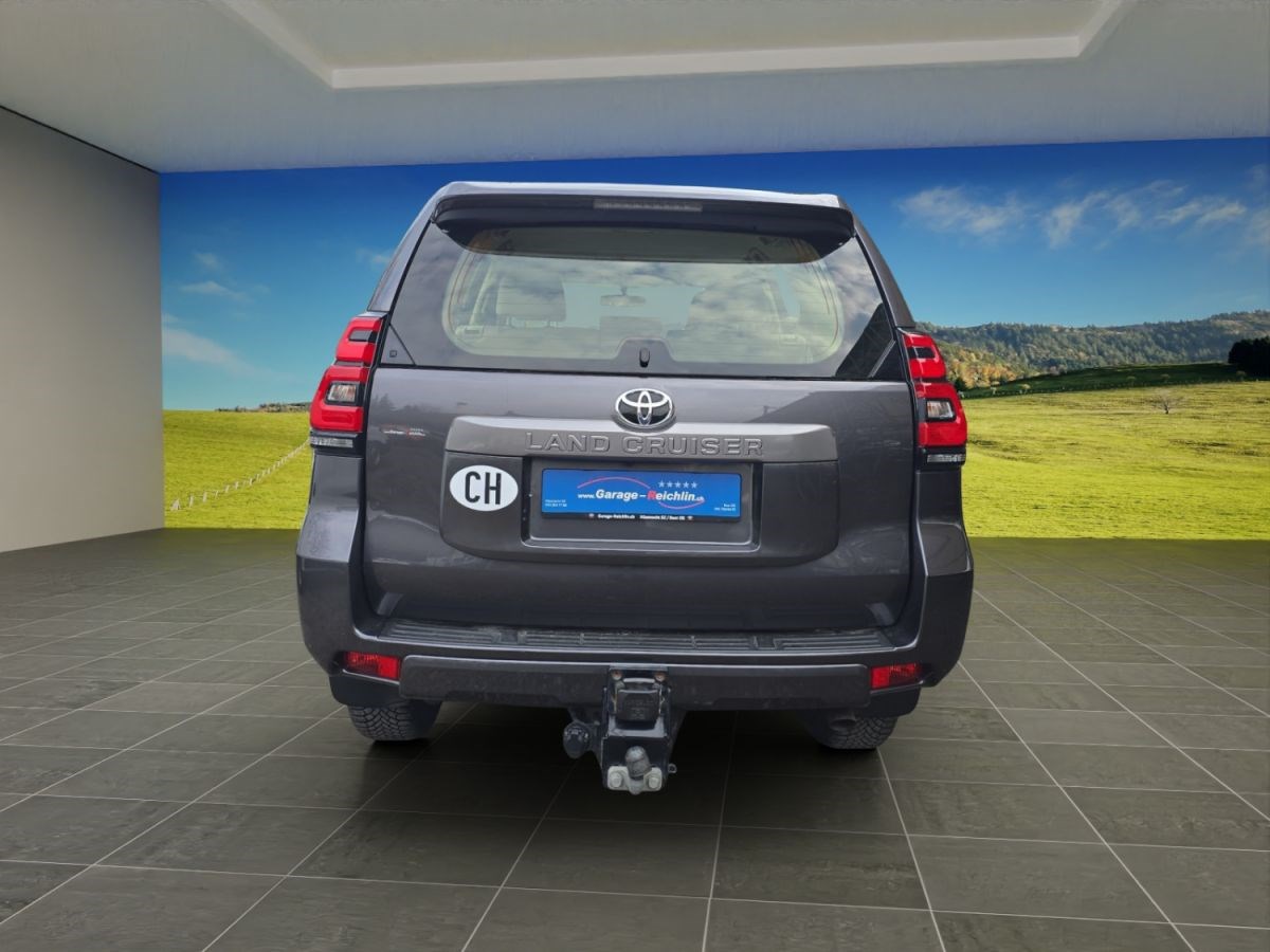 TOYOTA Land Cruiser 2.8 D 230 Comfort-showroom-element-3