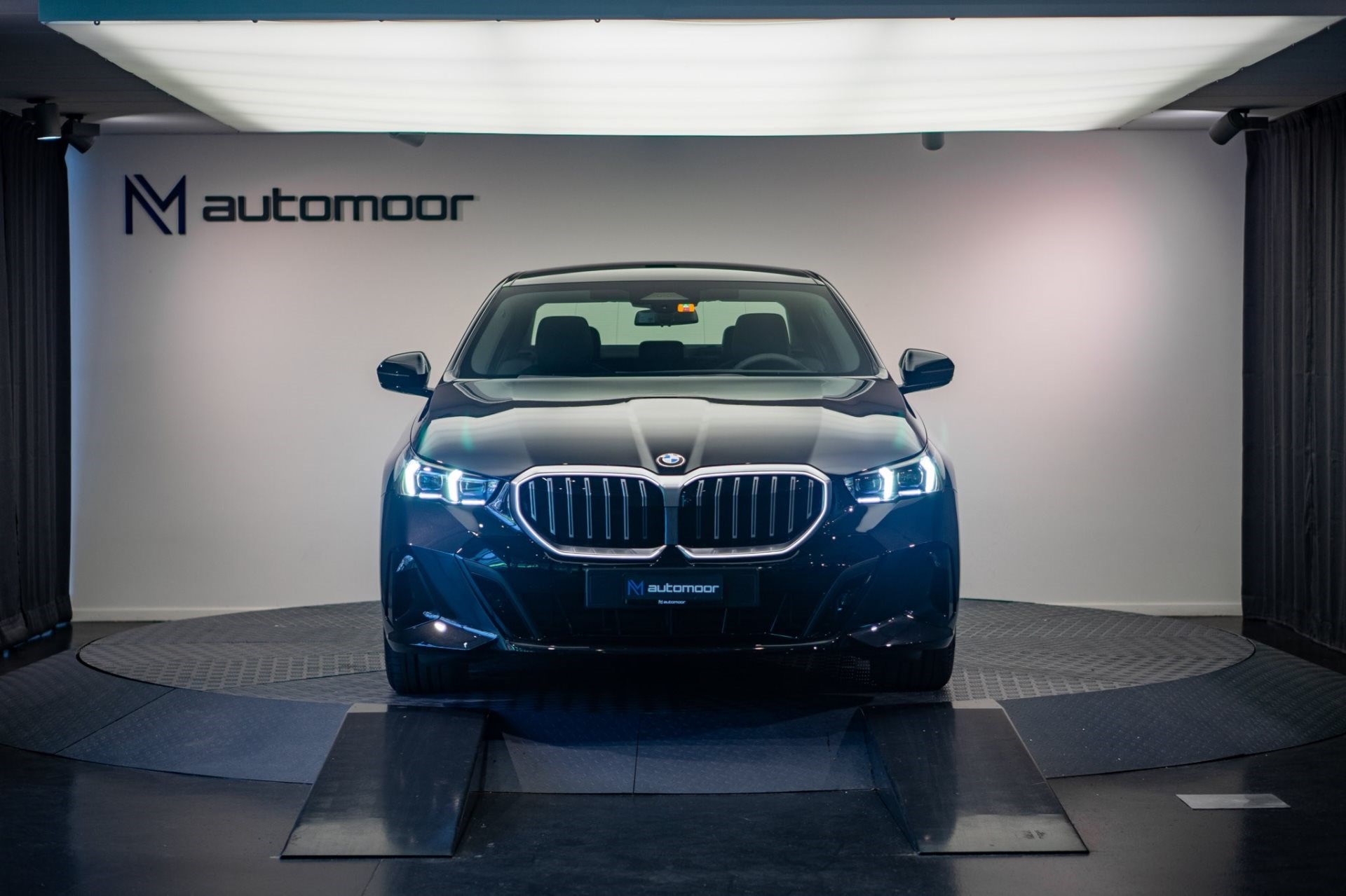 BMW 520 d xDrive 48V M Sport *Vorführwagen* *CH-Fahrzeug* *Panoramadach*-showroom-element-1