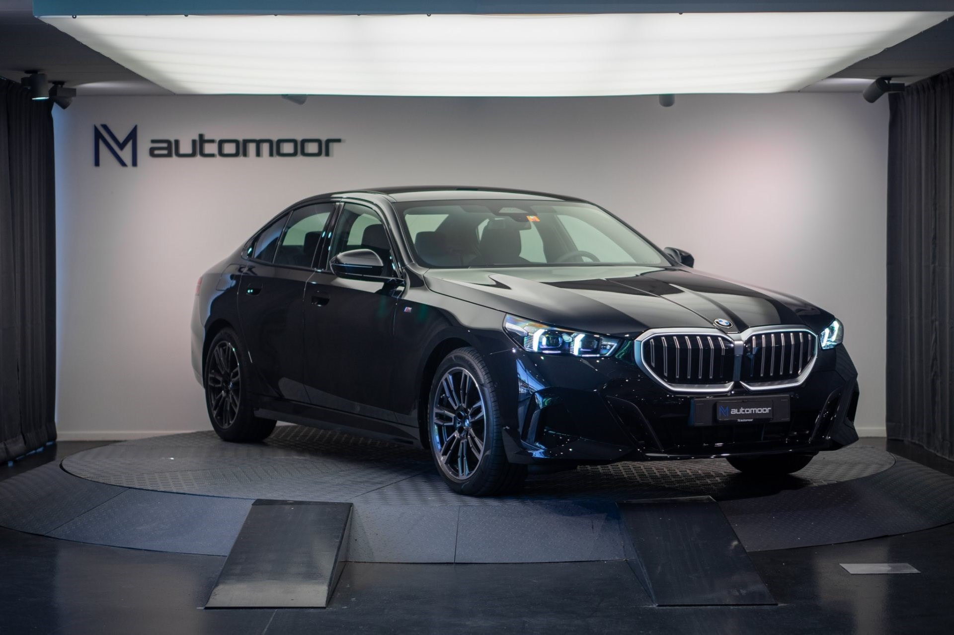 BMW 520 d xDrive 48V M Sport *Vorführwagen* *CH-Fahrzeug* *Panoramadach*-showroom-element-2