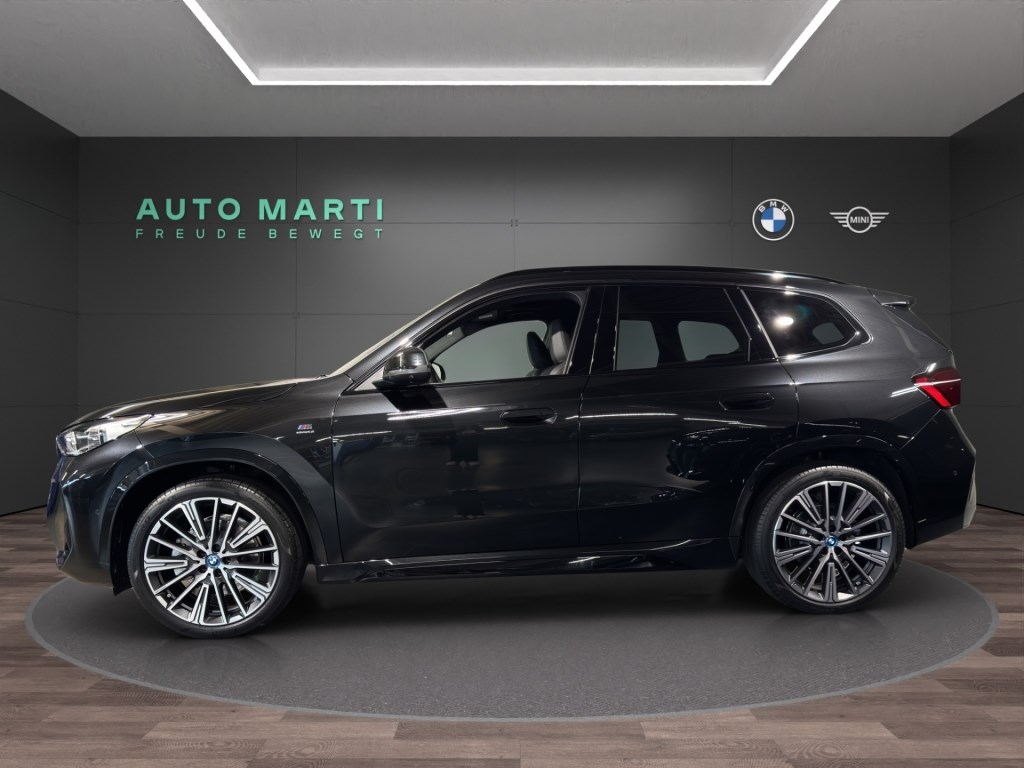 BMW iX1 xDrive 30 M Sport-showroom-element-1