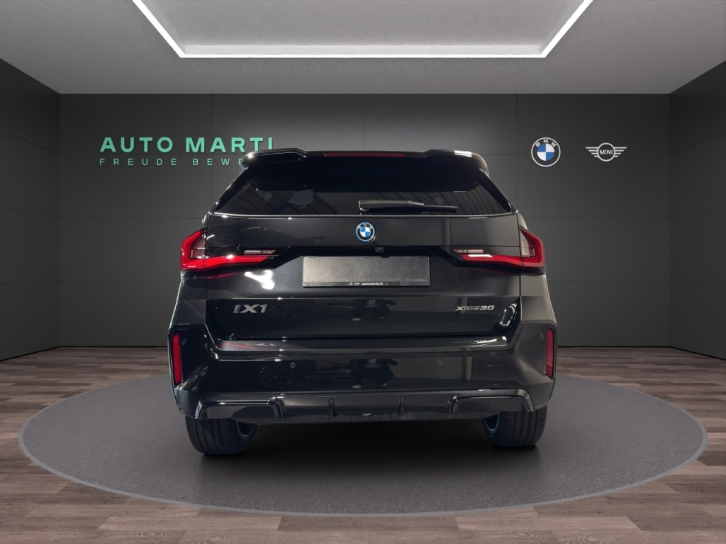 BMW iX1 xDrive 30 M Sport-showroom-element-2