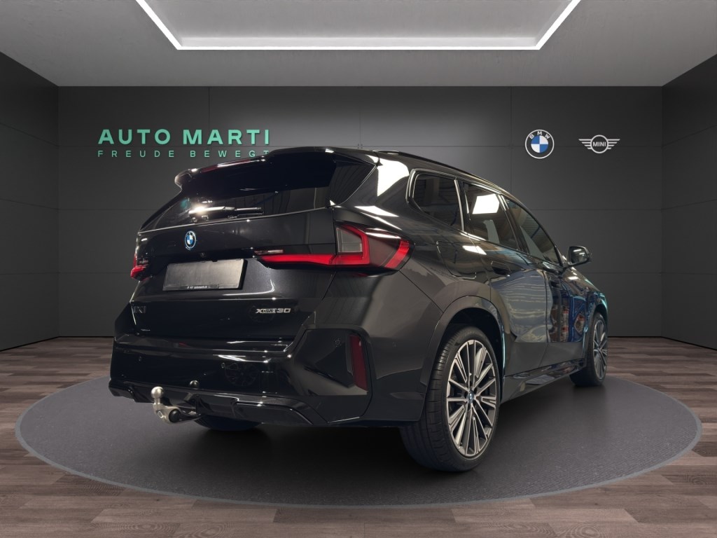 BMW iX1 xDrive 30 M Sport-showroom-element-3