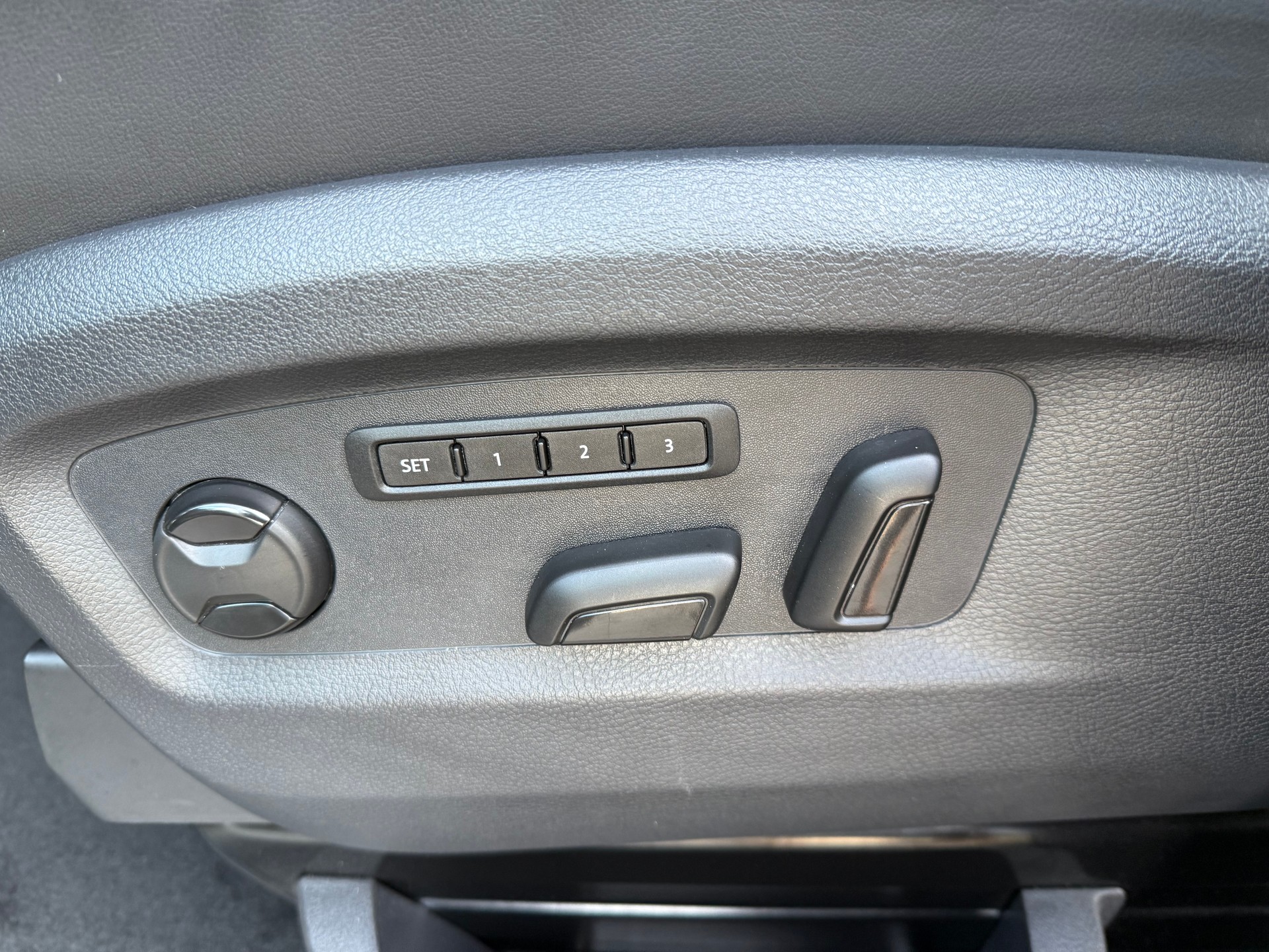 VW T6.1 Multivan 2.0 Bi-TDI Highline 4Motion DSG-image-15