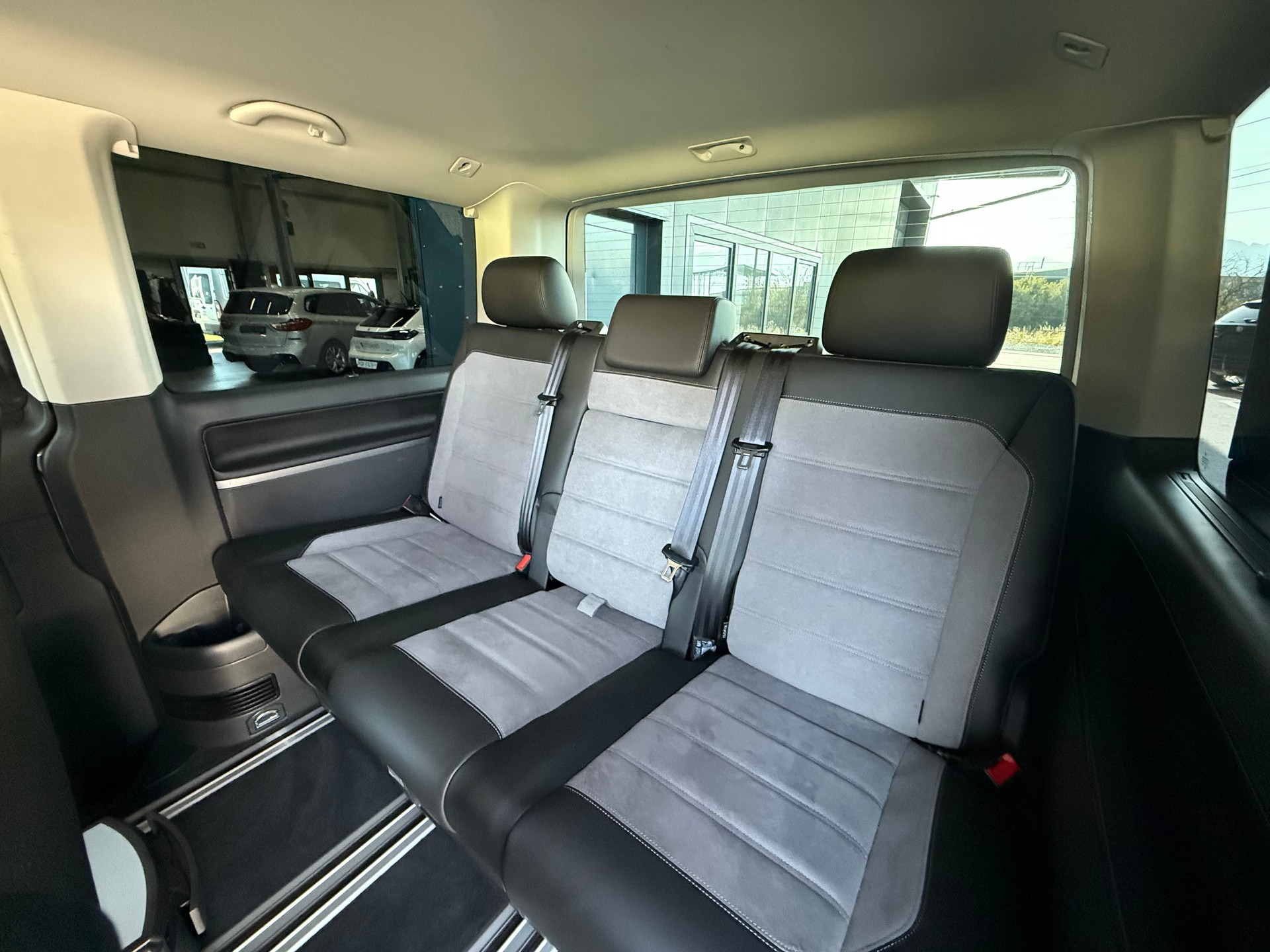 VW T6.1 Multivan 2.0 Bi-TDI Highline 4Motion DSG-image-8