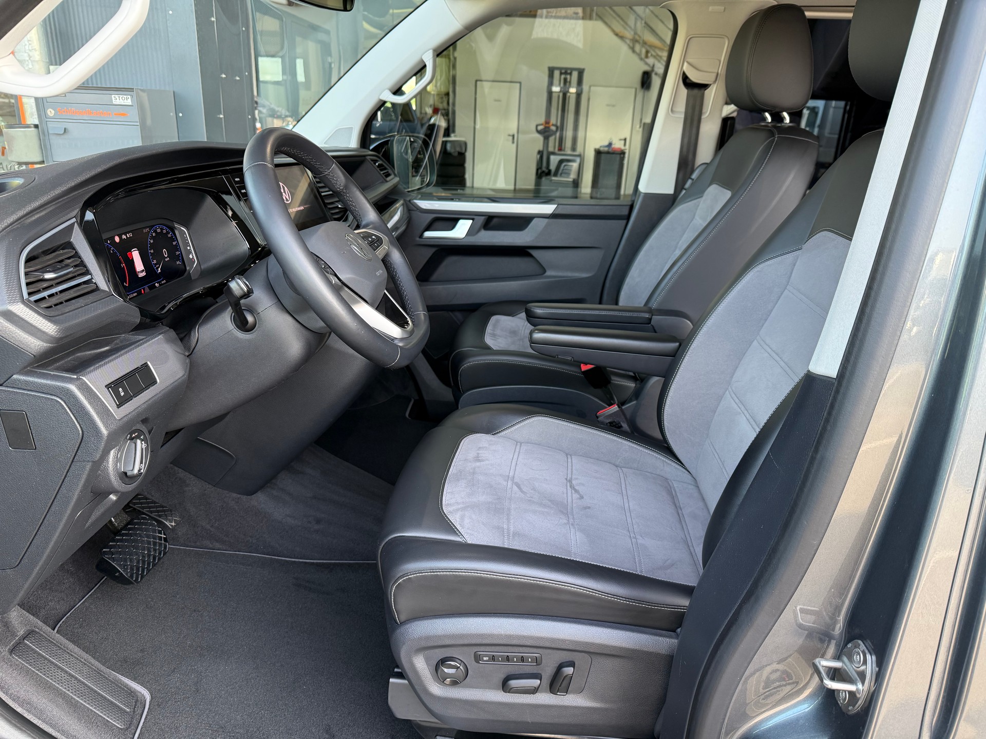VW T6.1 Multivan 2.0 Bi-TDI Highline 4Motion DSG-image-6