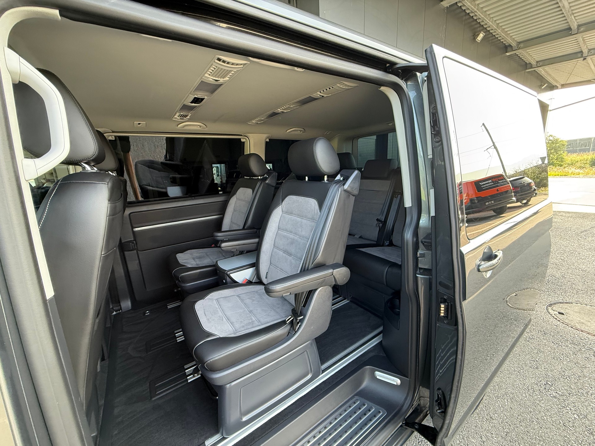 VW T6.1 Multivan 2.0 Bi-TDI Highline 4Motion DSG-image-7