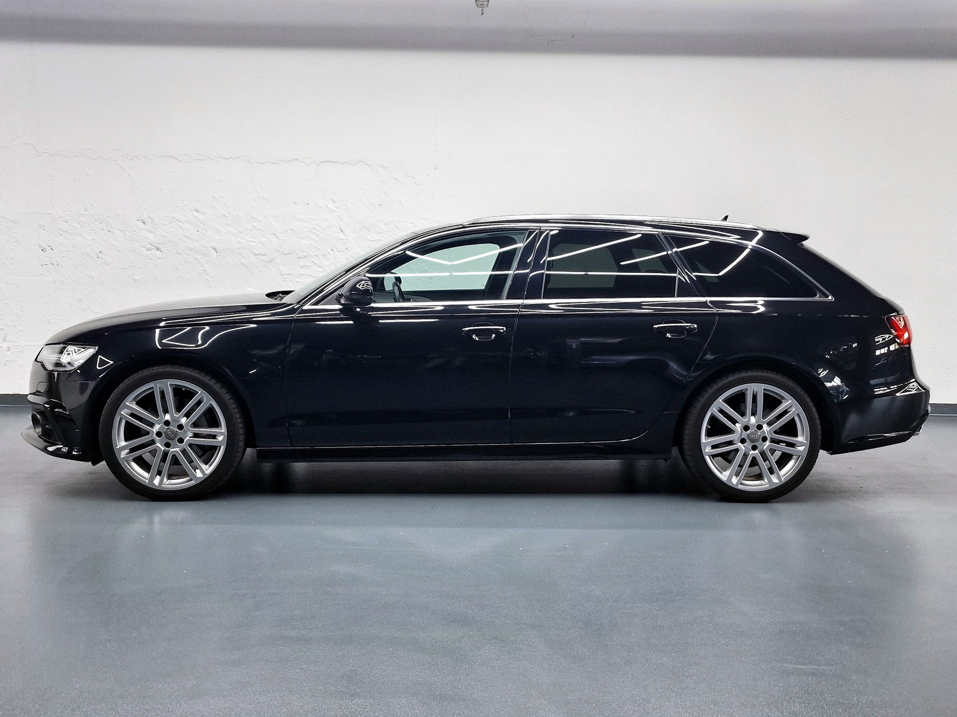 AUDI A6 Avant 3.0 V6 TDI 272 quattro S-Tr.-image-4