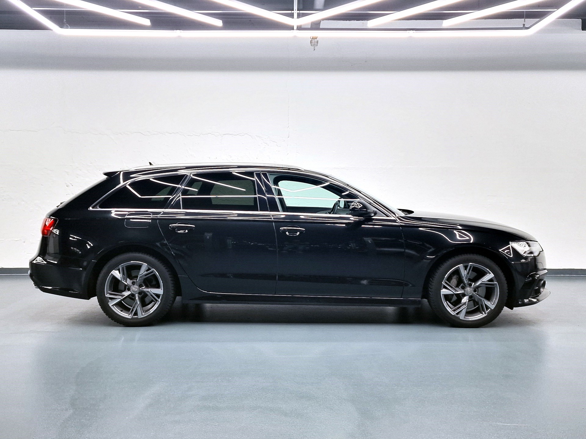 AUDI A6 Avant 3.0 V6 TDI 272 quattro S-Tr.-image-14