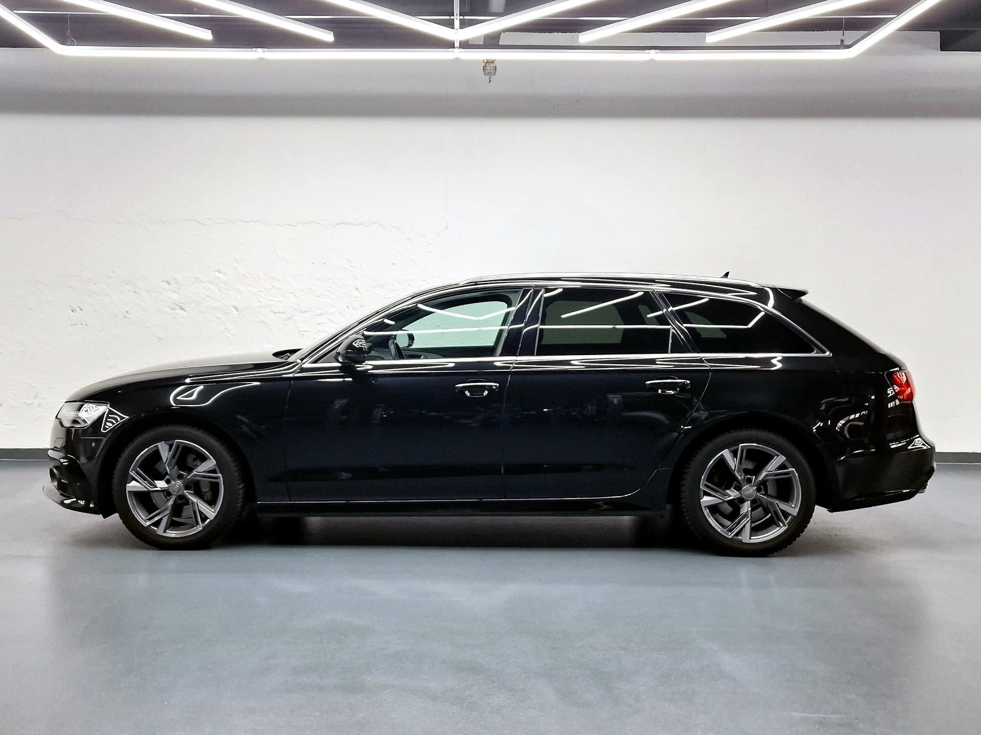 AUDI A6 Avant 3.0 V6 TDI 272 quattro S-Tr.-image-17