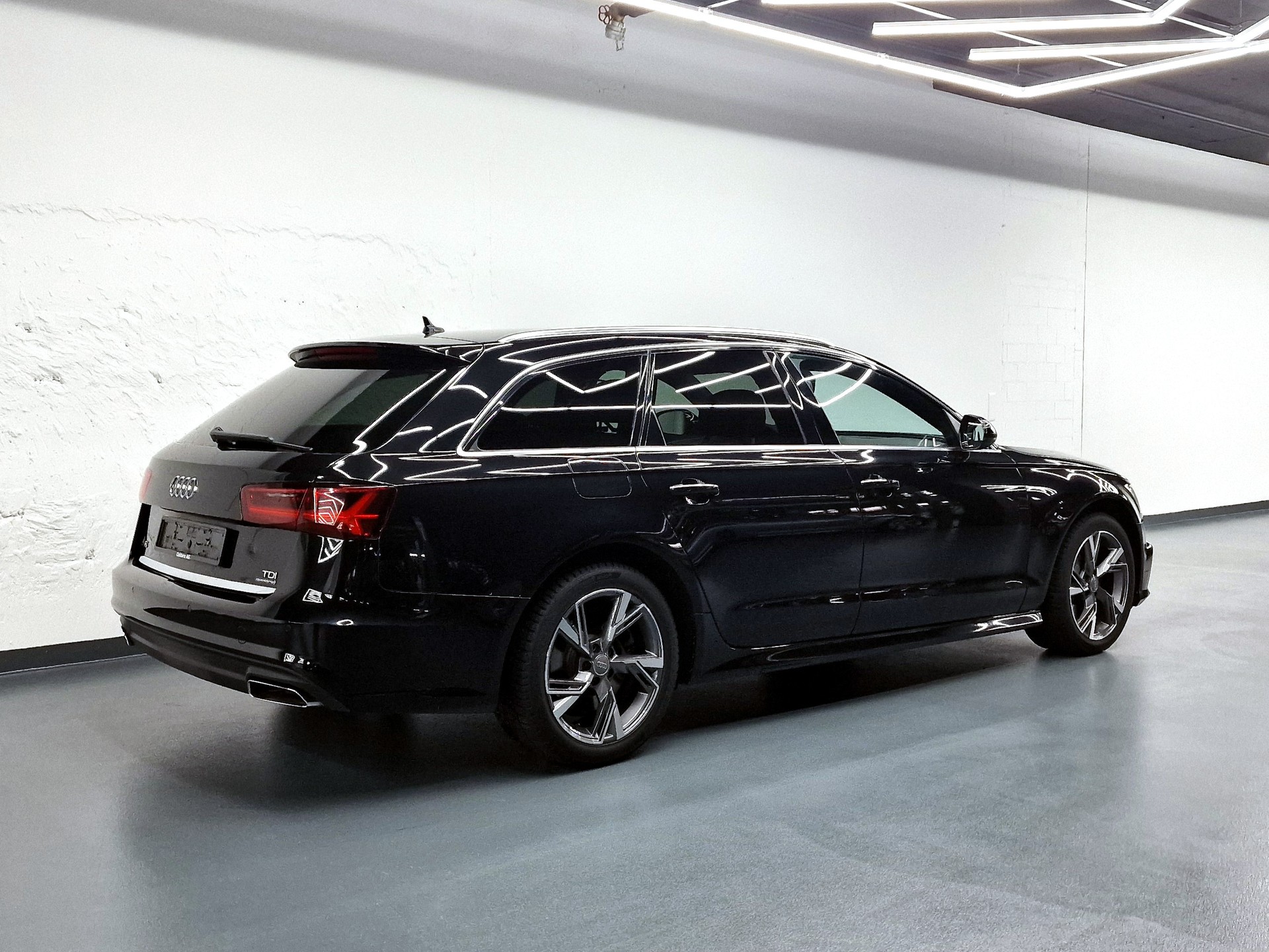 AUDI A6 Avant 3.0 V6 TDI 272 quattro S-Tr.-image-16
