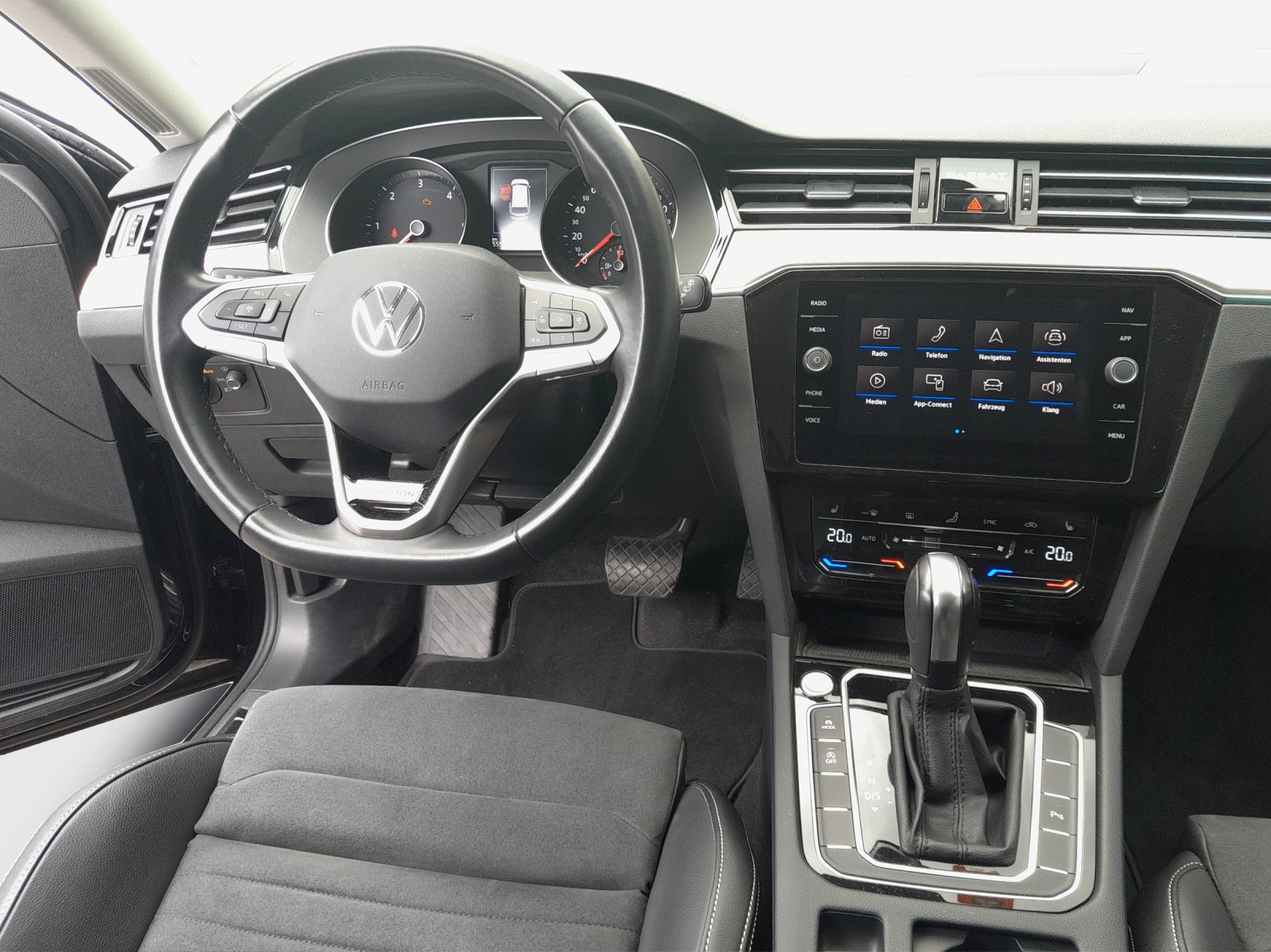 VW Passat 2.0 TDI BMT Elegance 4Motion DSG-image-8