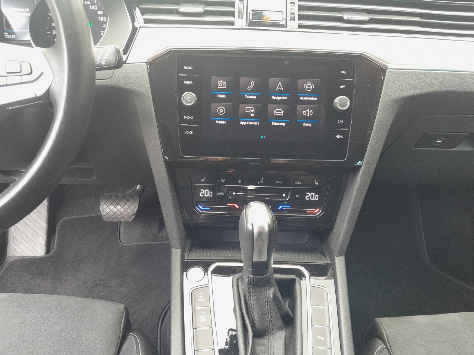 VW Passat 2.0 TDI BMT Elegance 4Motion DSG-image-10