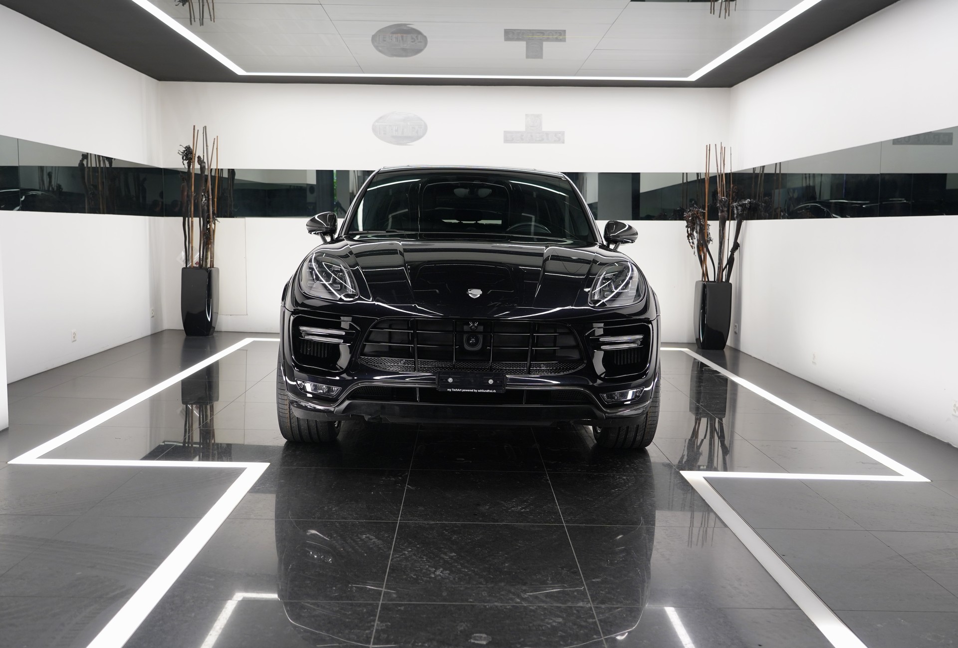 PORSCHE Macan Turbo Performance-showroom-element-2
