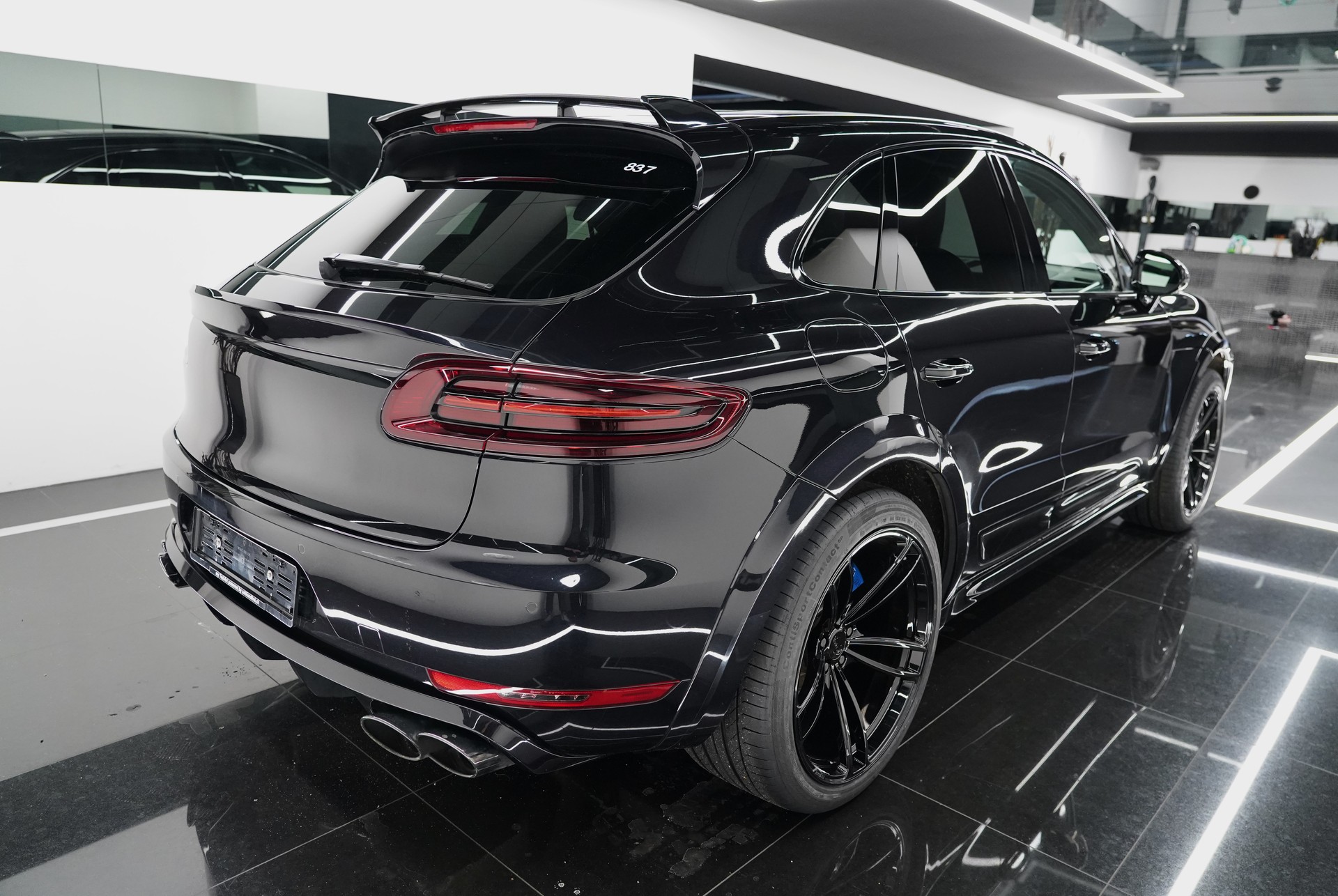 PORSCHE Macan Turbo Performance-showroom-element-3