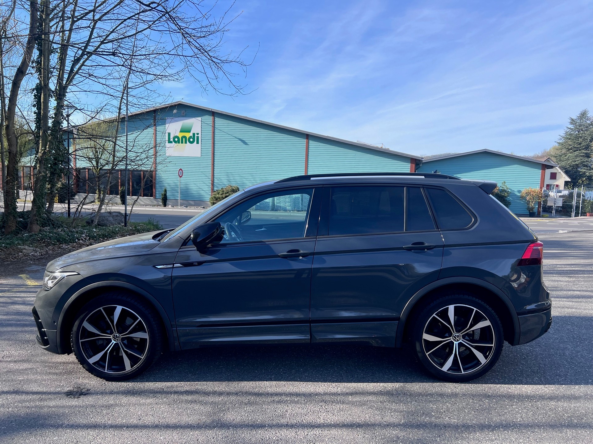 VW Tiguan 2.0 TDI SCR R-Line 4Motion DSG-showroom-element-1